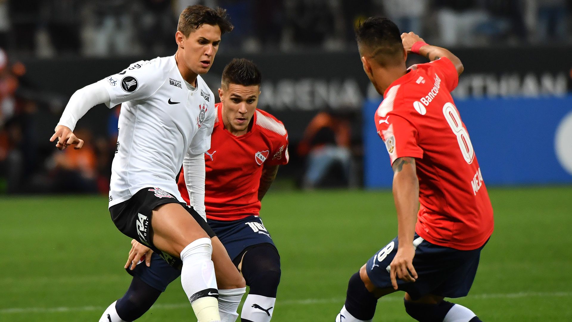 Mateus Vital Maximiliano Meza Corinthians Independiente Libertadores 02052018