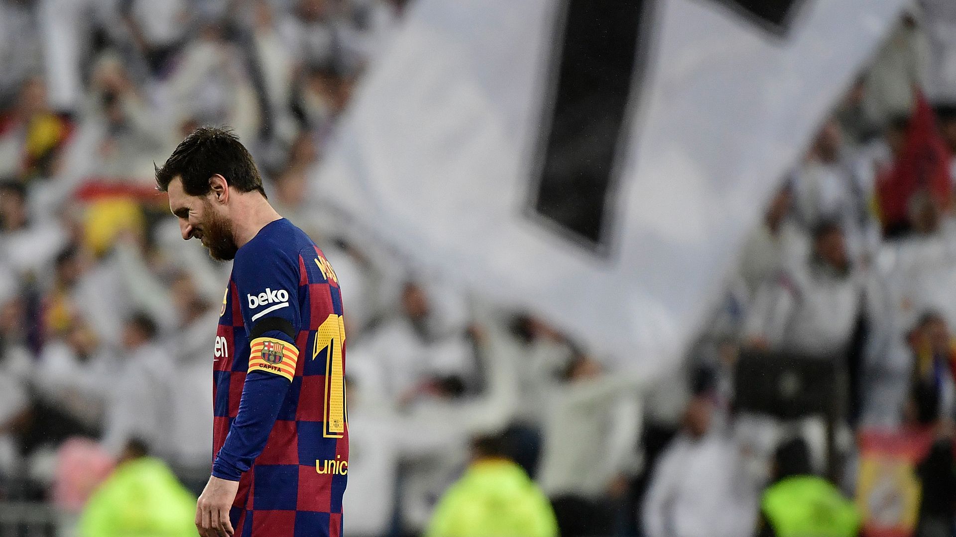 Lionel Messi FC Barcelona Covid-19. Messi, Ronaldo cùng dàn sao bóng đá làm gì khi các giải đấu đồng loạt hoãn vì COVID-19. Tin tức bóng đá. Trực tiếp bóng đá. Bóng đá hoãn vì COVID-19. Bong da. Ronaldo. Messi. Neymar.Dịch Covid-19 ngày 18-3. các giải đấu bị hoãn vì Covid-19. Copa bị hoãn vì Covid-19. Euro bị hoãn vì Covid-19. World Cup bị hoãn vì Covid-19. Các cầu thủ dương tính với Covid-19. Các HLV, chủ tịch đội bóng dương tính với Covid-19. lịch thi đấu bóng đá hôm nay. trực tiếp bóng đá hôm nay. Ronaldo. Messi. Chelsea. Arsenal. Ngoại hạng Anh.