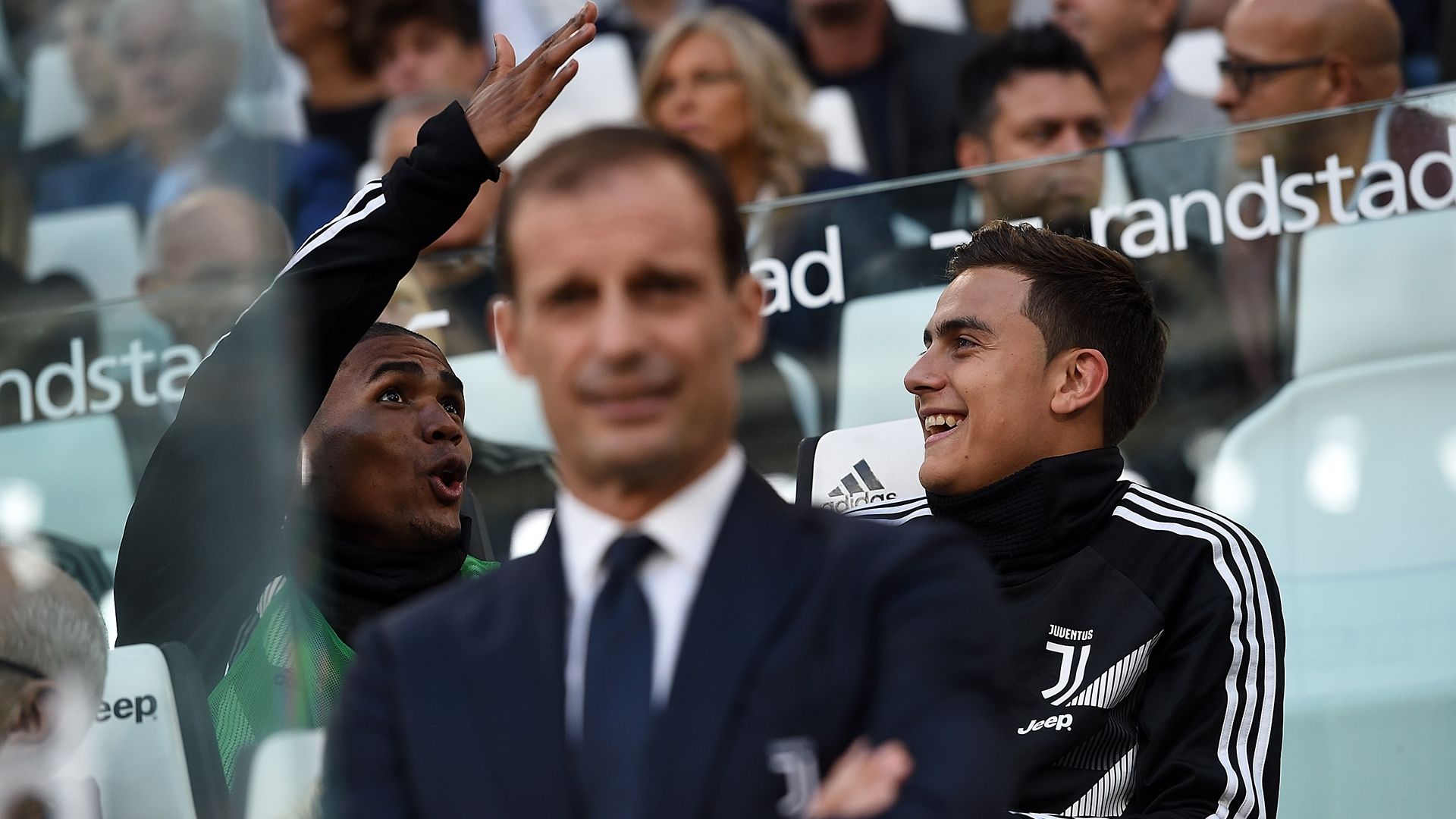 Douglas Costa Paulo Dybala Massimiliano Allegri Juventus 2018-19