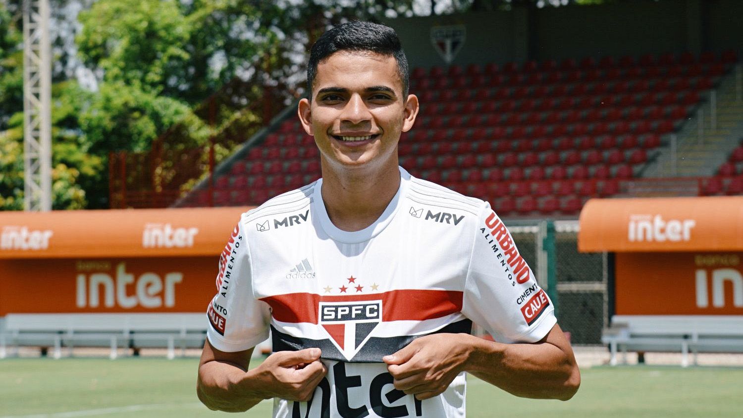 Bruno Rodrigues com a camisa do São Paulo - 17 02 2021