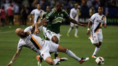 Jelle van Damme Fanendo Adi MLS 04102016