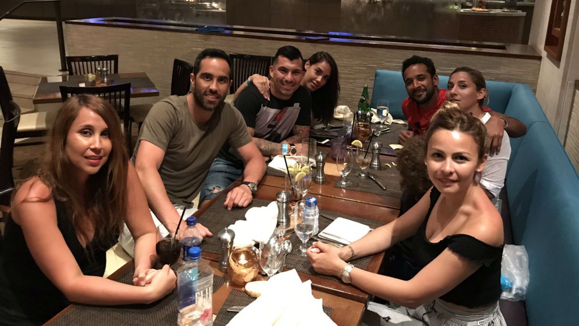 Claudio Bravo, Gary Medel y Jean Beausejour 11072017