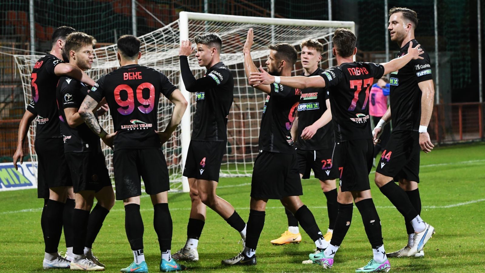 Nyíregyháza v Pécs