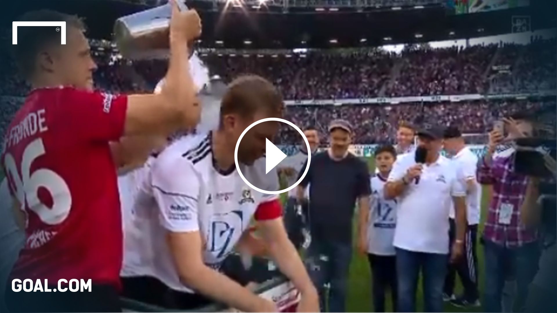 Mertesacker Homecoming