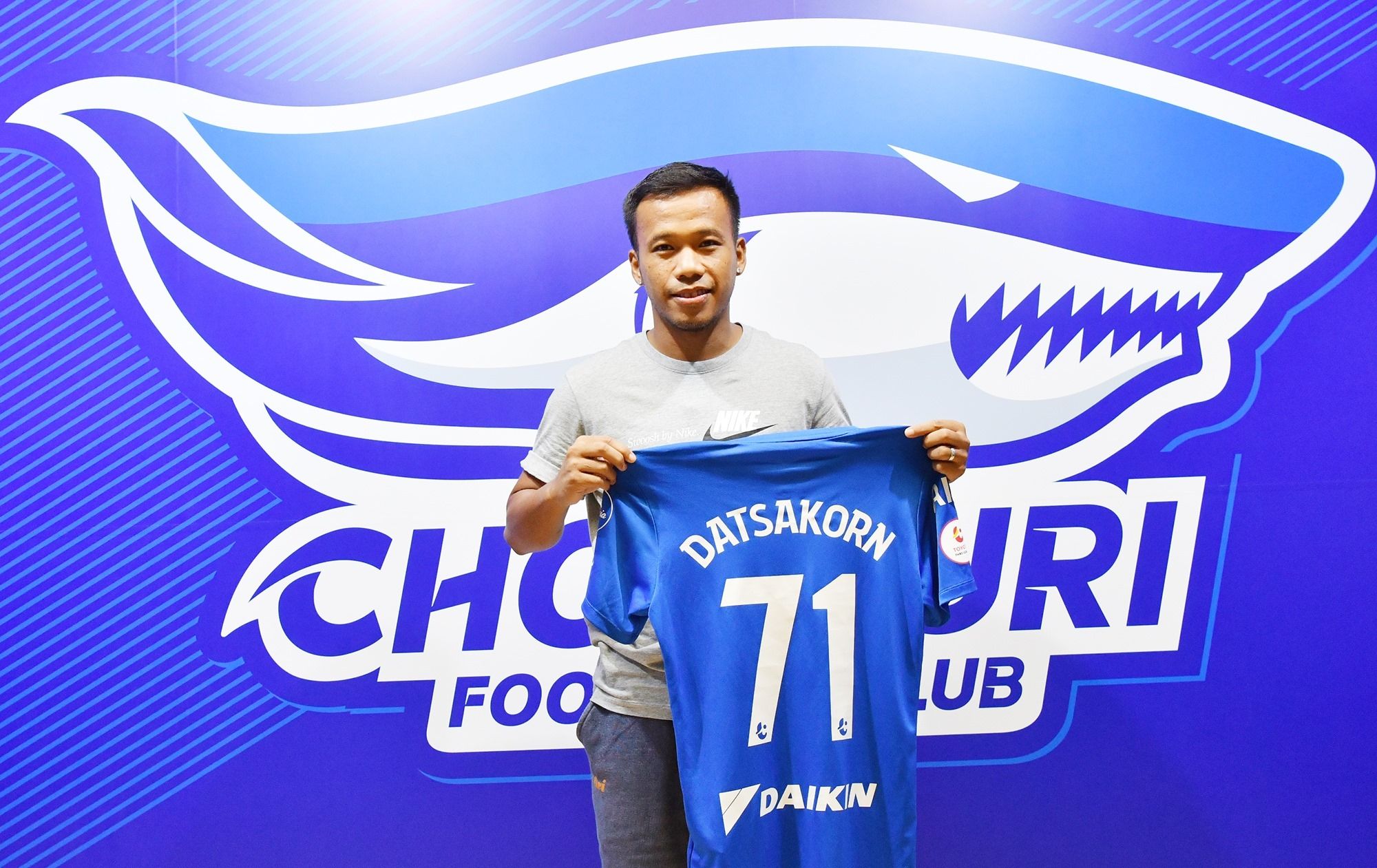 ดัสกร ทองเหลา