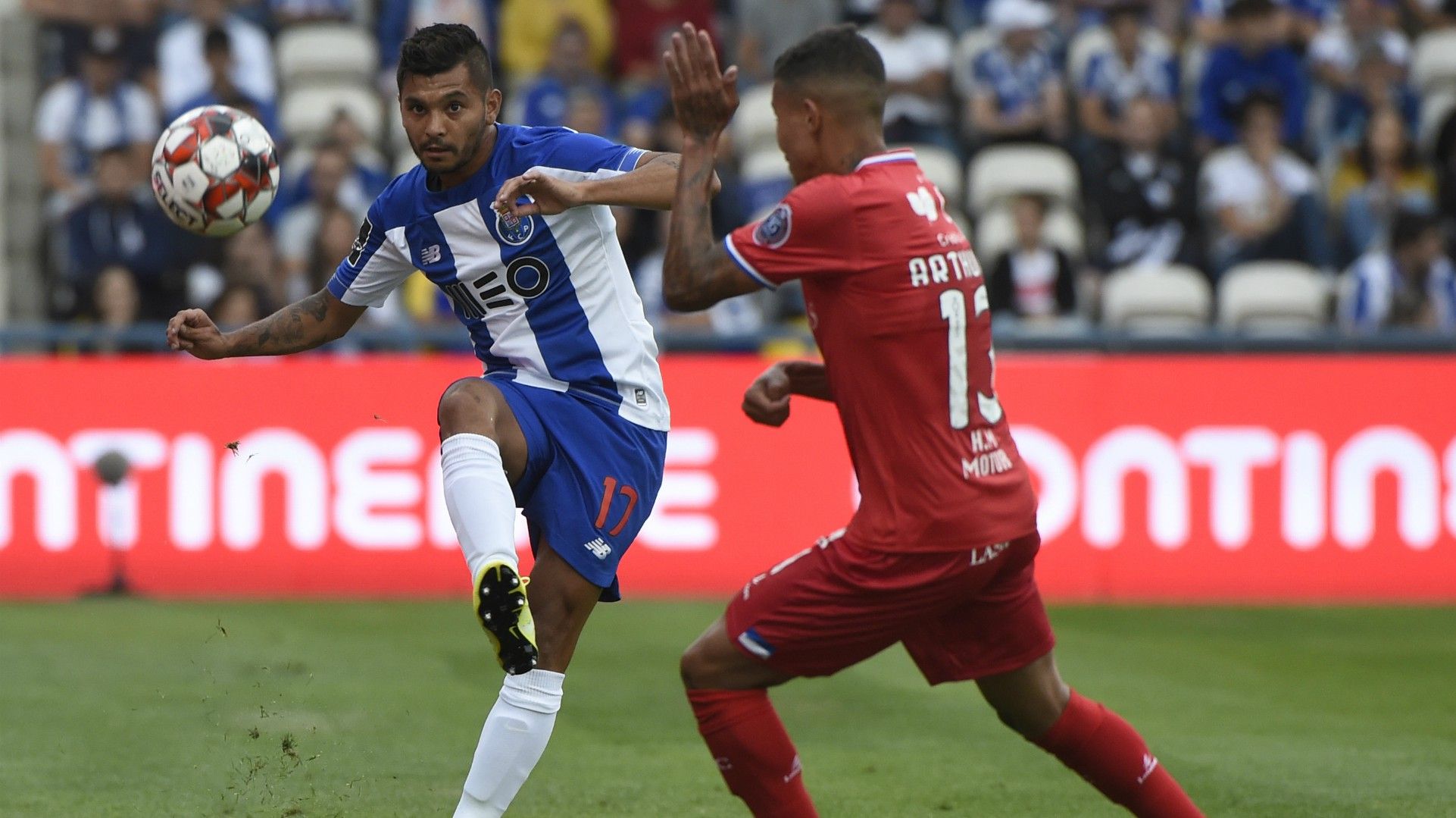 Tecatito Corona Porto 2019