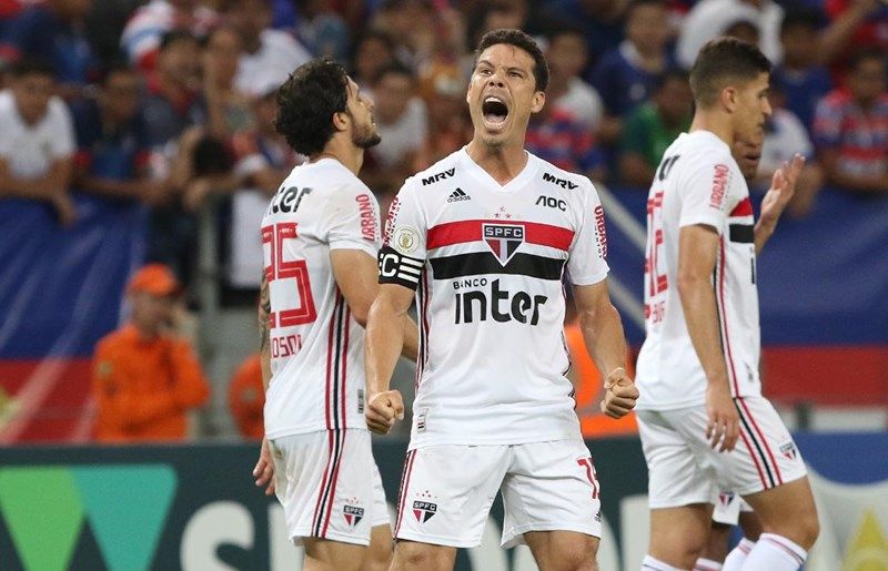 Hernanes comemora vitória sobre Fortaleza