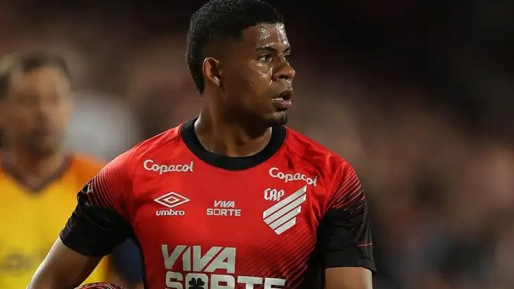 Gilberto, lateral do Athletico