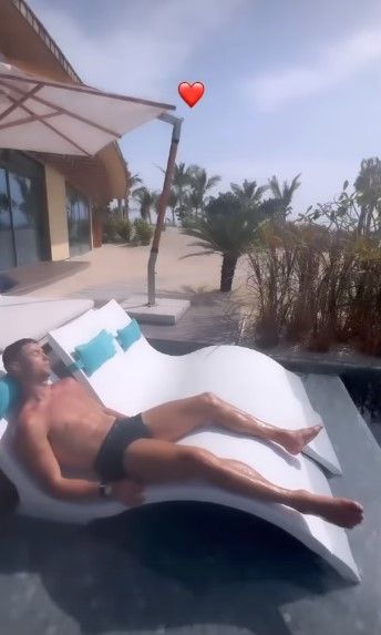 Cristiano Ronaldo Georgina recharging