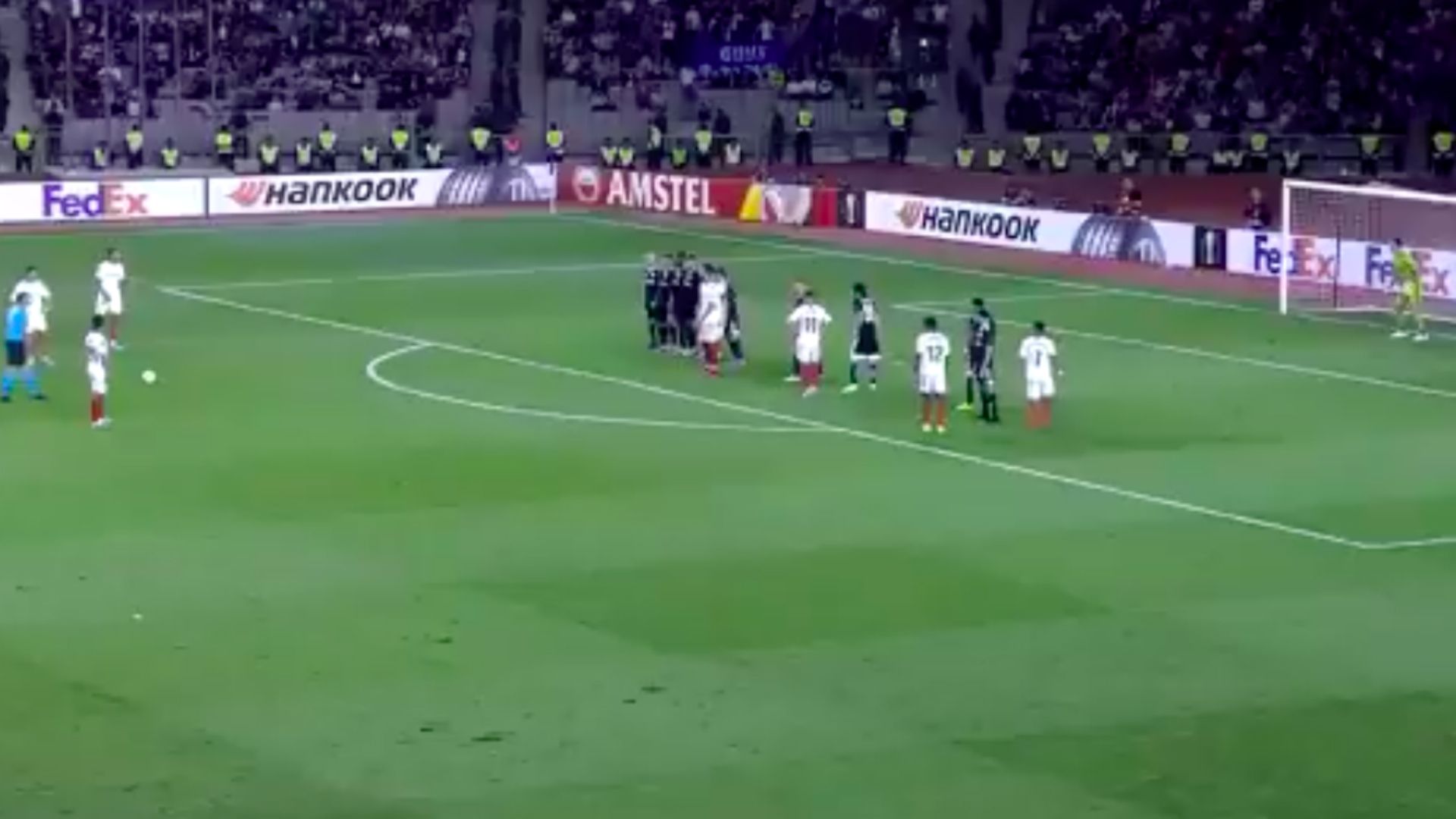 Chicharito tiro libre
