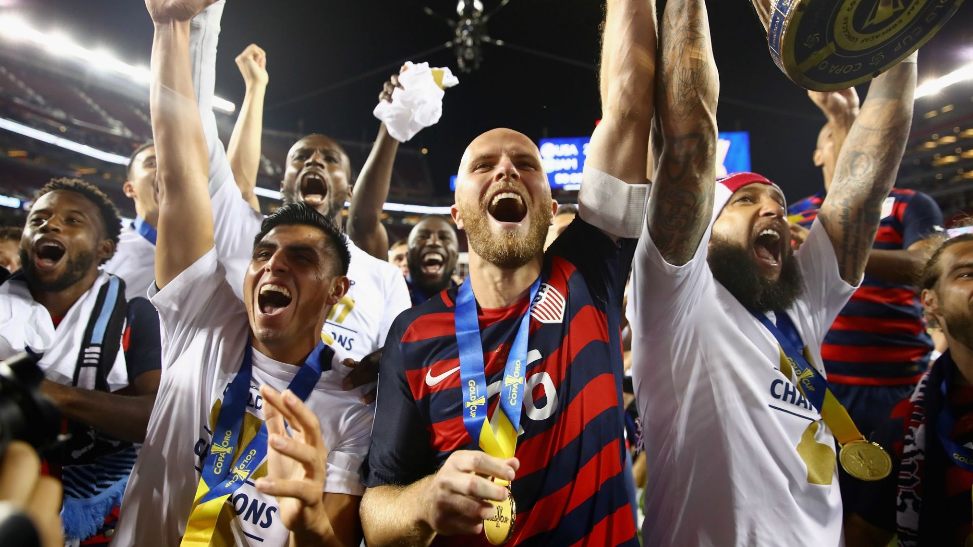 Michael Bradley Tim Howard USA
