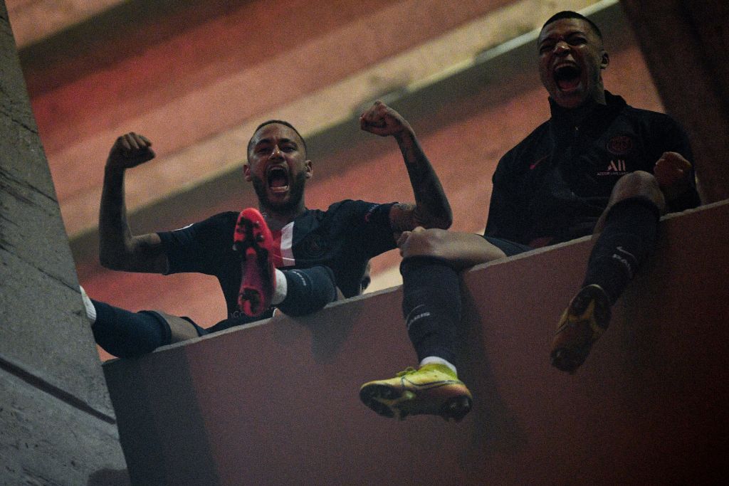 PSG players and fans celebrate