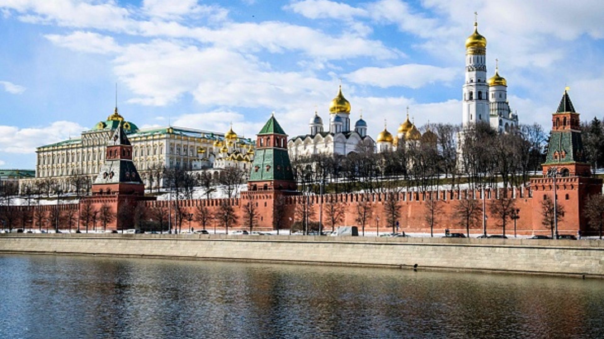 A view of the Moskva river and the Kremlin towers and cathedrals in Moscow