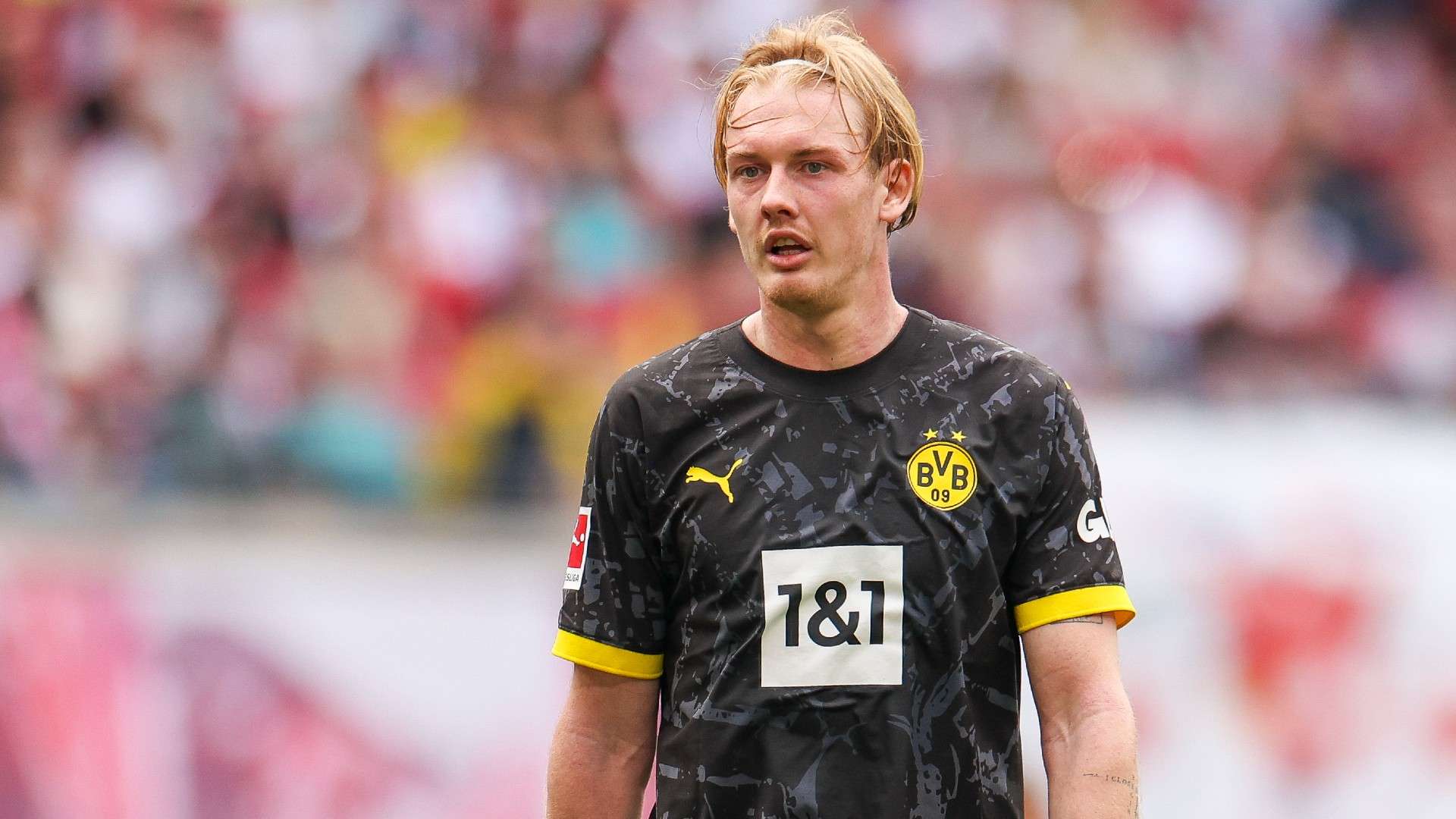Julian Brandt of Borussia Dortmund looks