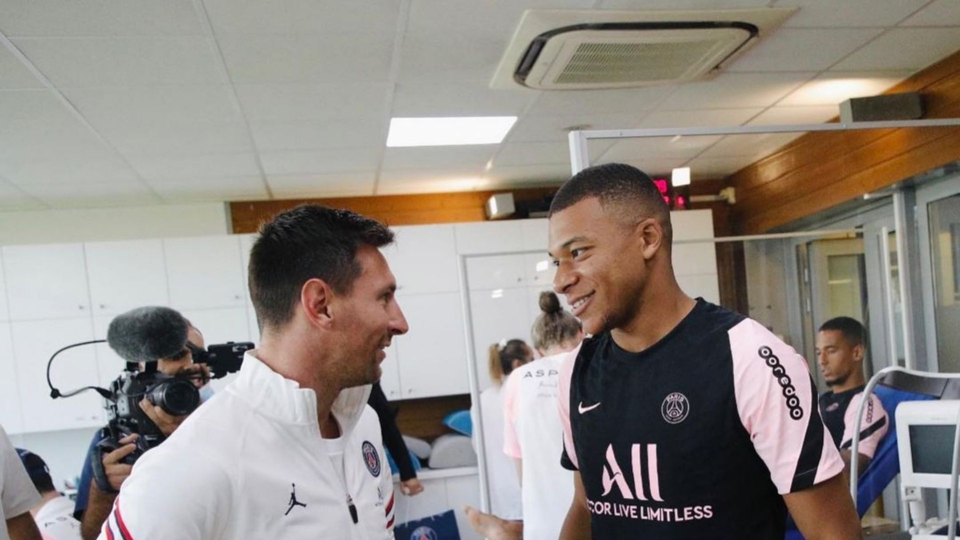MBAPPÉ MESSI 12082021