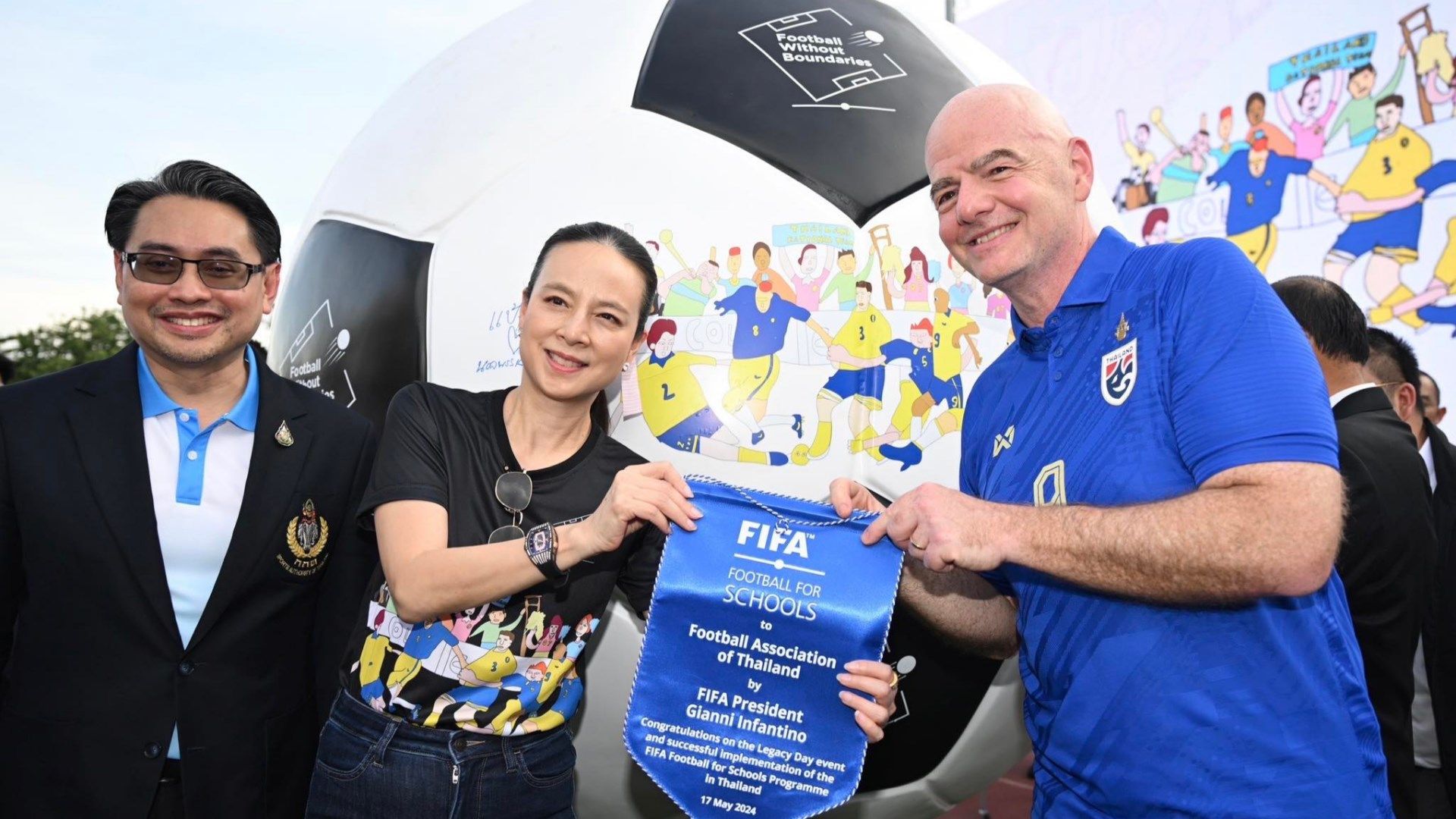 "มาดามแป้ง" นวลพรรณ ล่ำซำ - จานนี อินฟานติโน