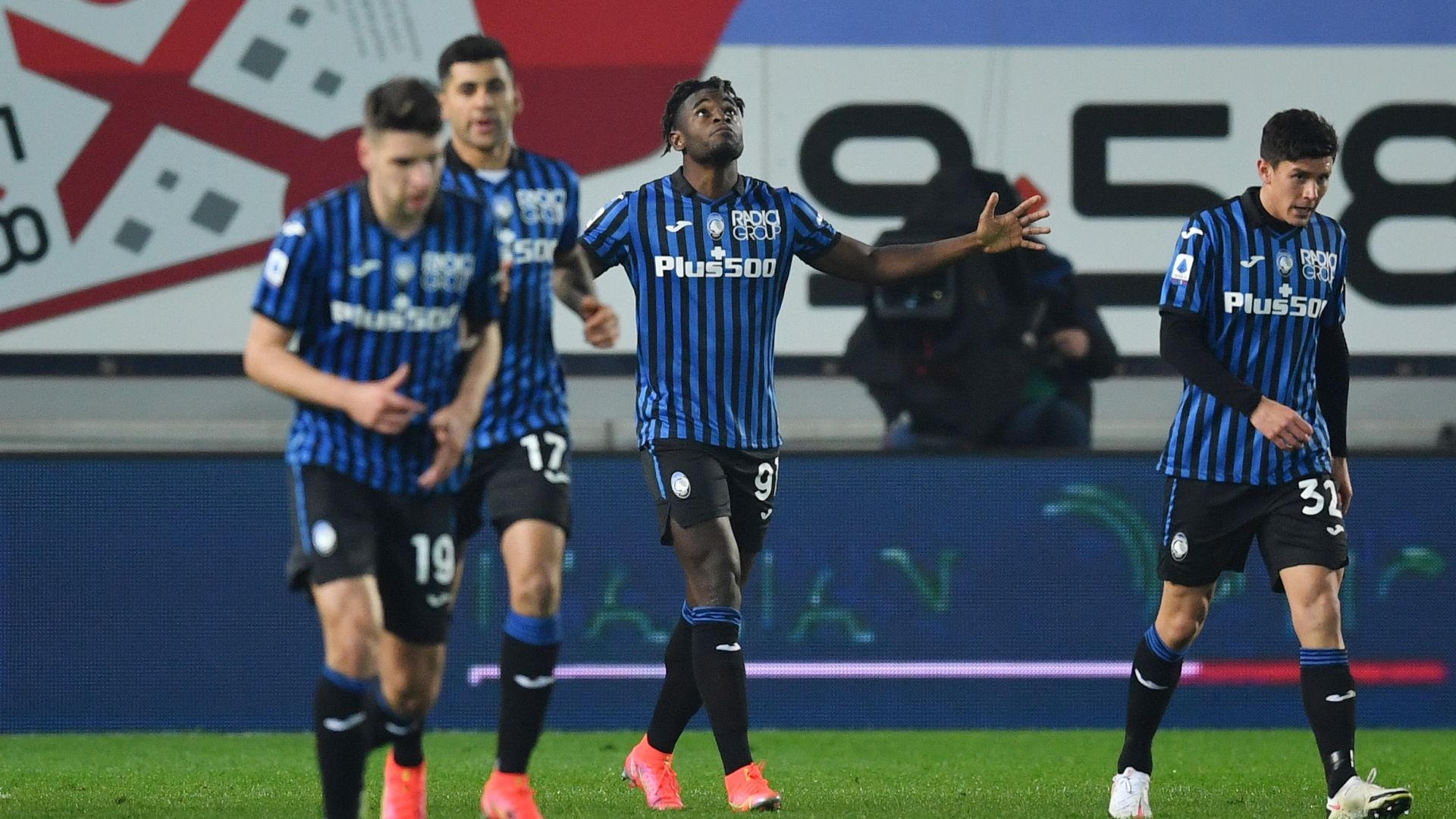 Матч лига. Аталанта наполи. Ювентус аталанта финал кубка италии. Реал аталанта матч стадион. Gry kasyno real 0olskie.