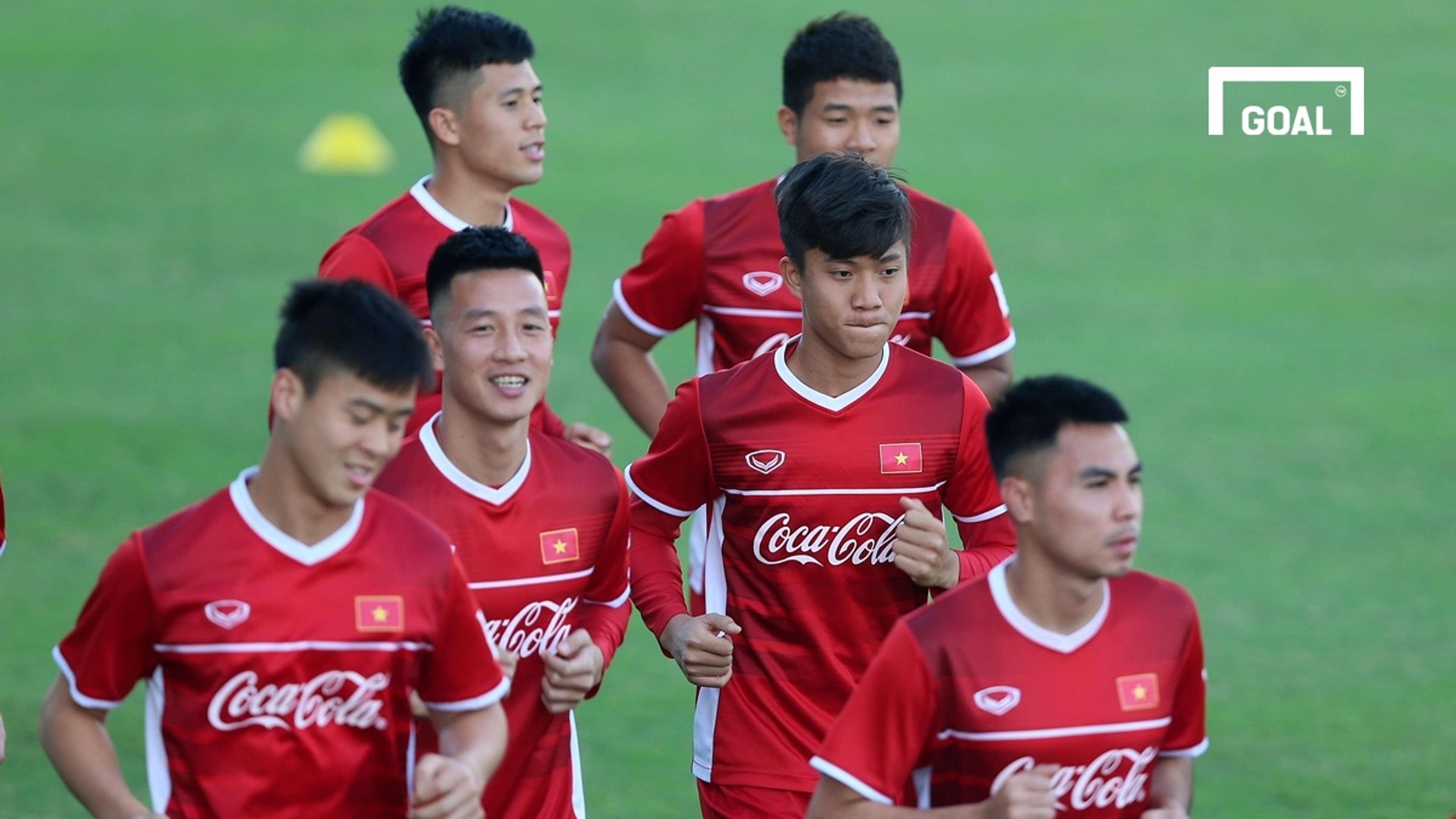 Tuyển Việt Nam tập luyện chuẩn bị AFF Cup 2018