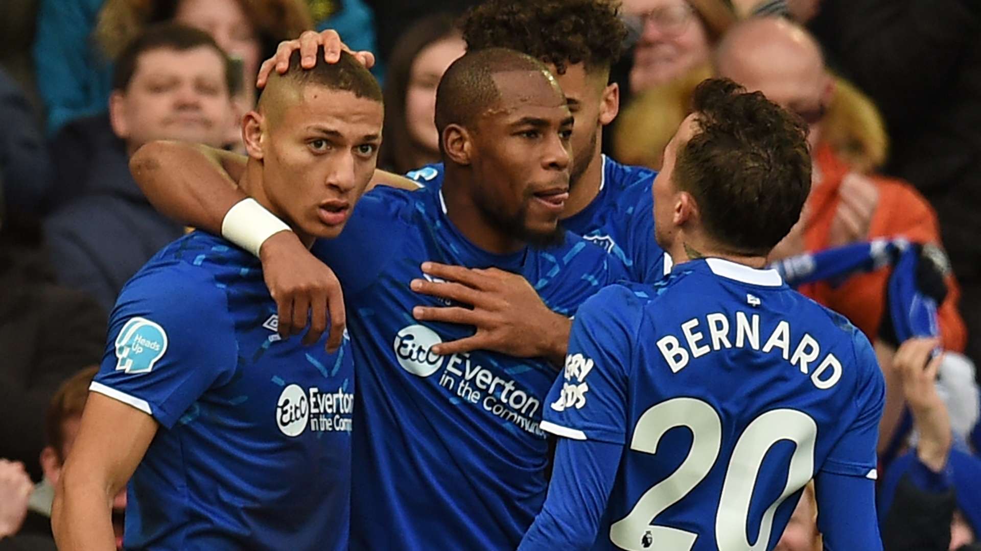Everton celebrate vs Crystal Palace, Premier League 2019-20