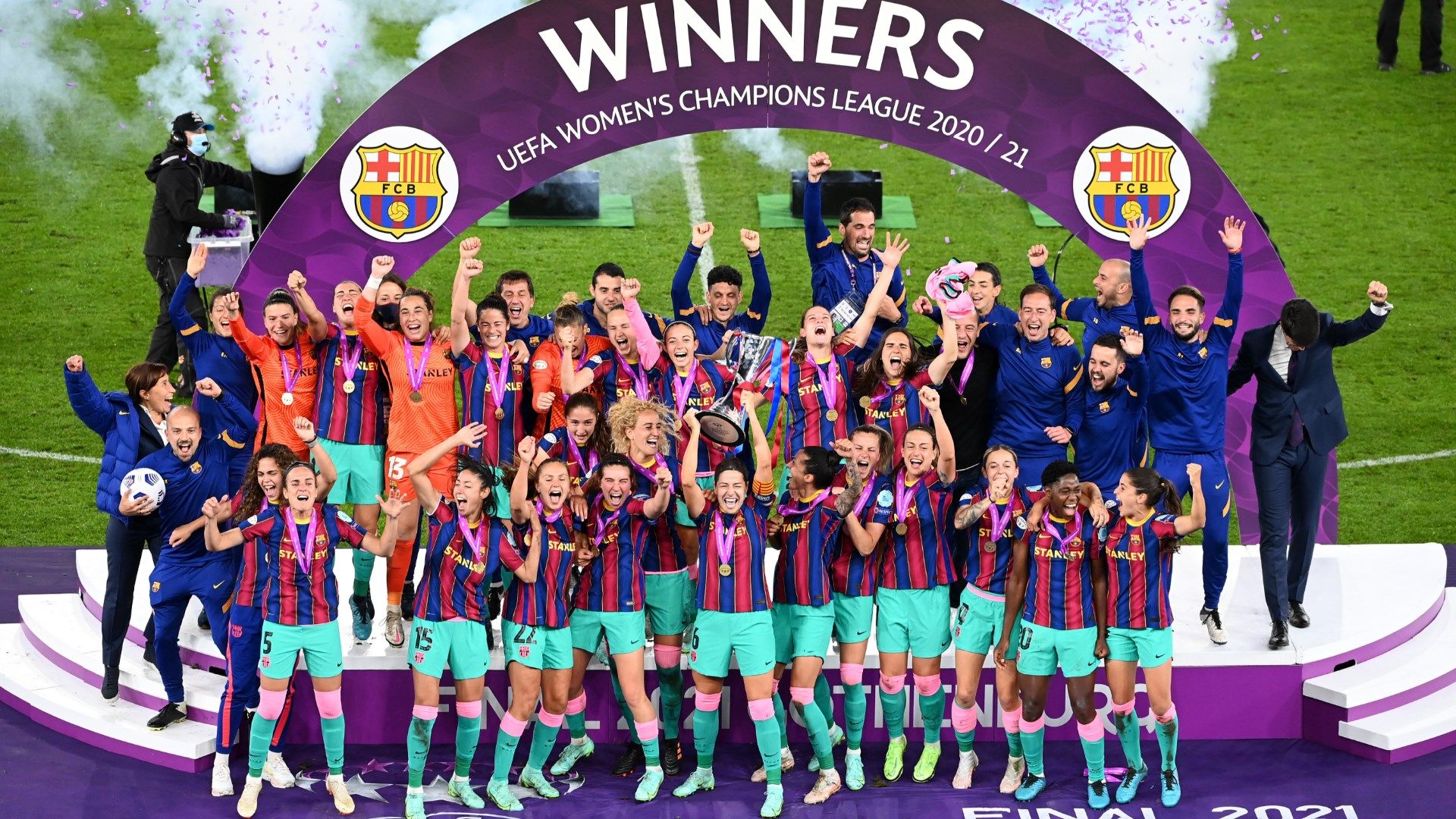 Barcelona Women UWCL trophy 2020-21