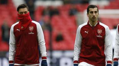 2018-02-25 Mesut Ozil Henrikh Mkhitaryan