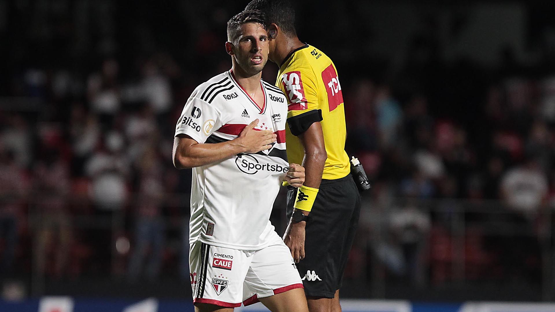 Jonathan Calleri comemora gol contra o Athletico