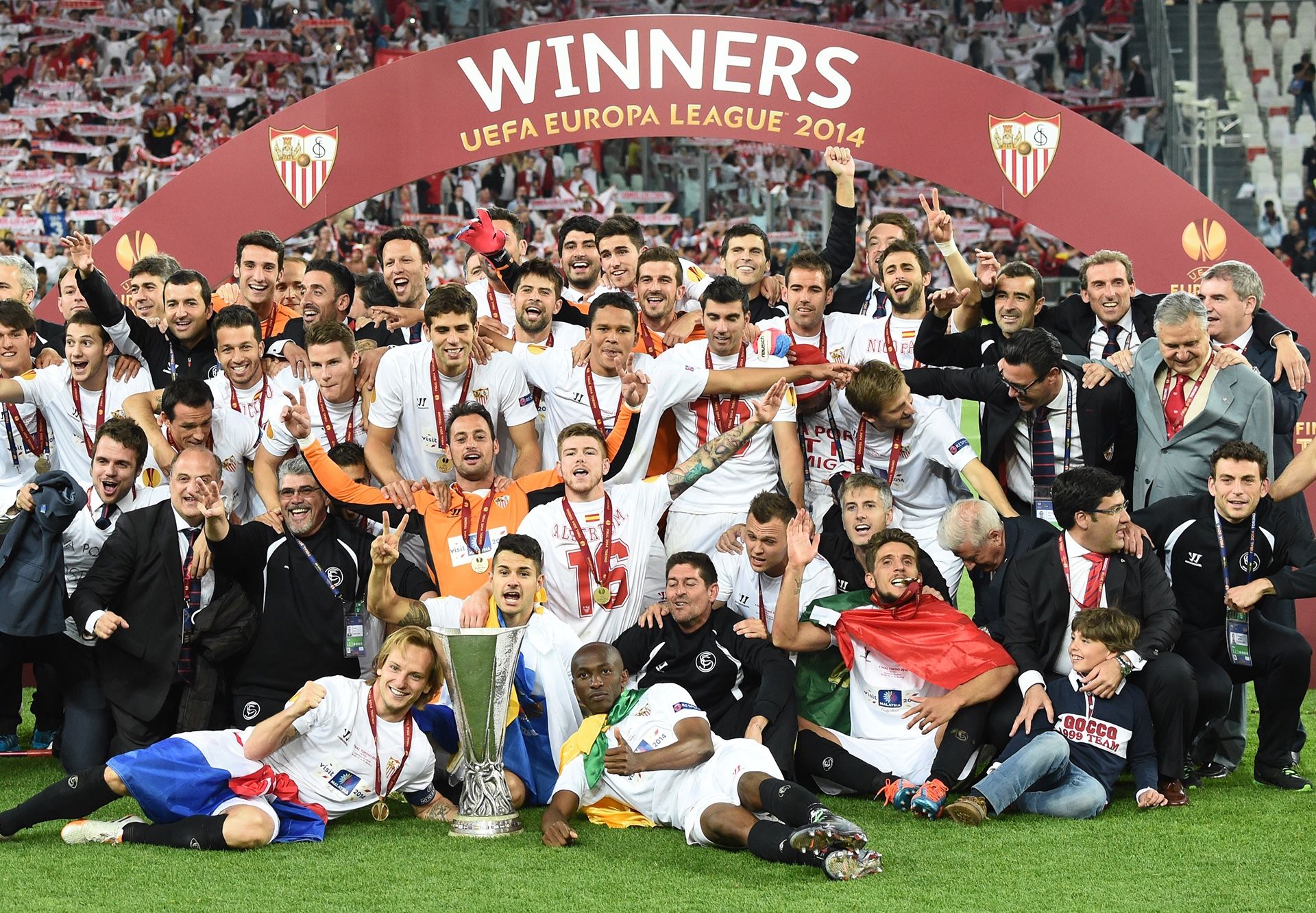 Celebrations Trophy Sevilla Benfica Europa League final 05142014