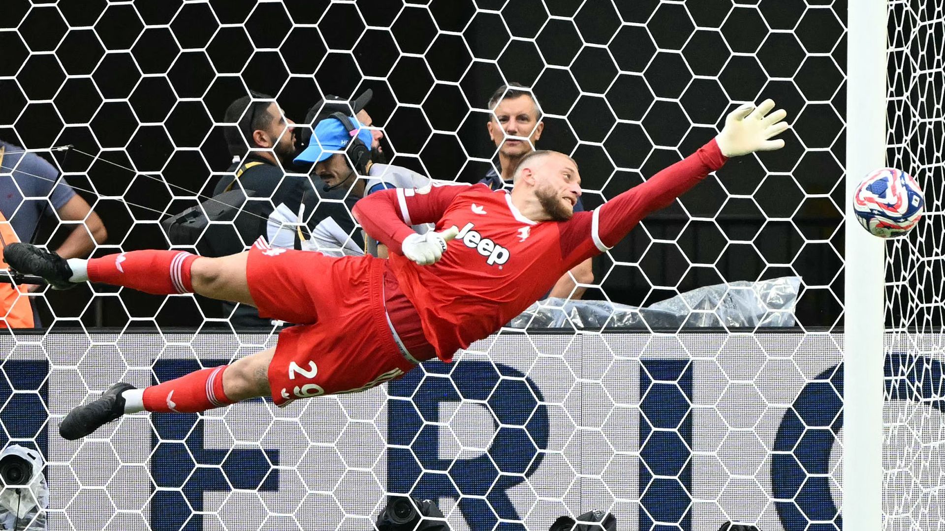 Di Gregorio Juventus 2025 vola