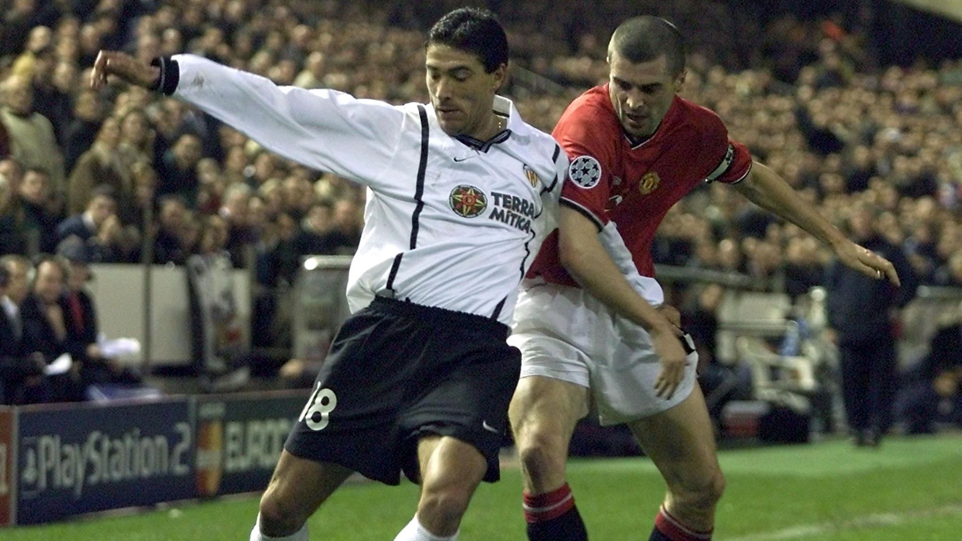 Kily Gonzalez Roy Keane Valencia Manchester United Champions League 02142001