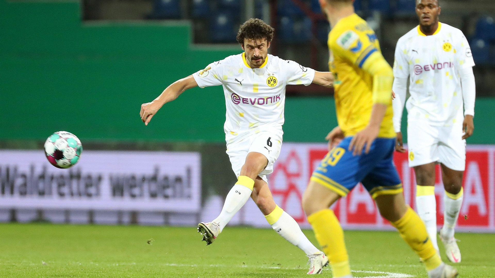 GERMANY ONLY: THOMAS DELANEY BORUSSIA DORTMUND GERMAN CUP DFB POKAL 22122020