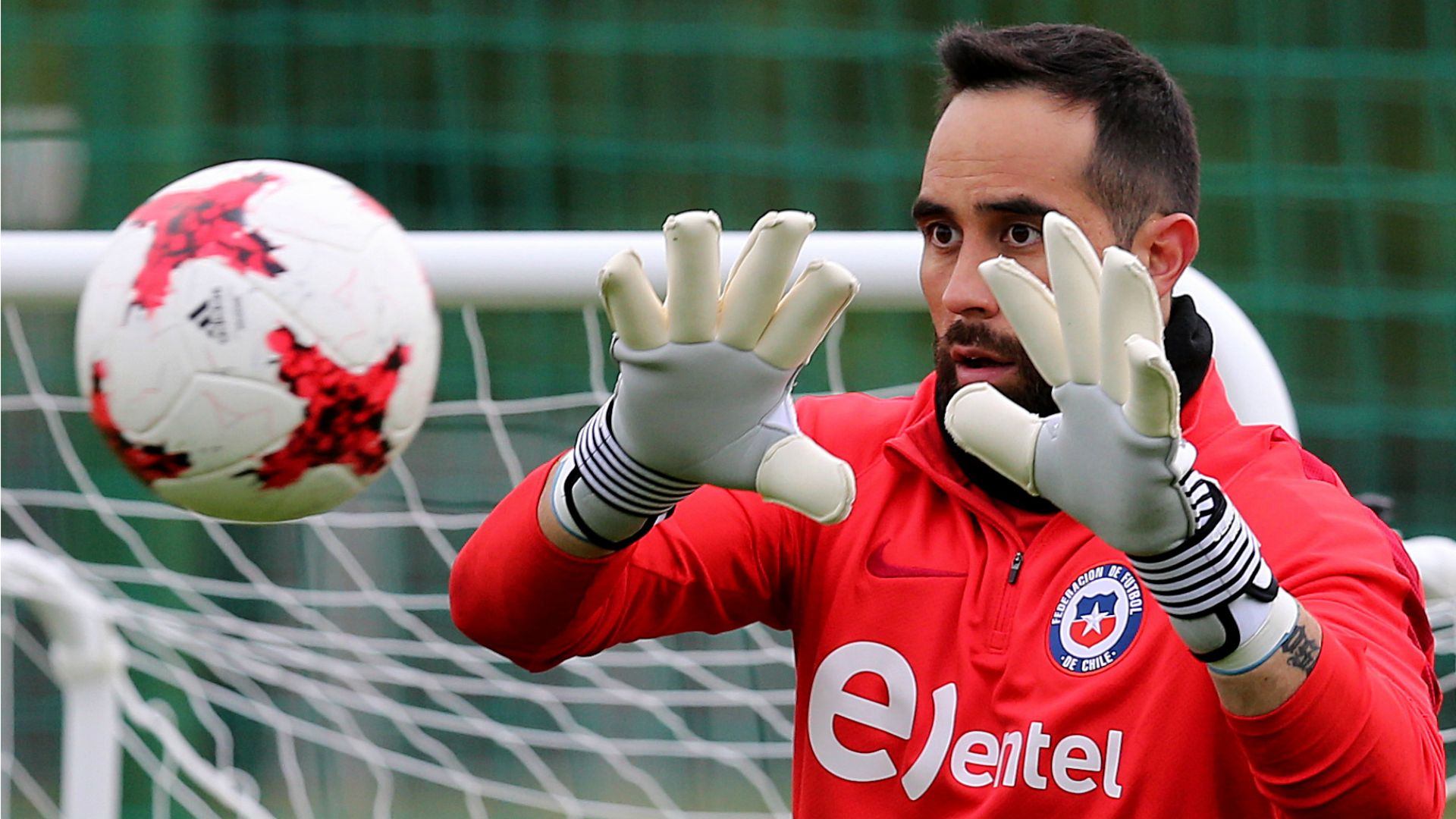 Claudio Bravo Chile training 160617