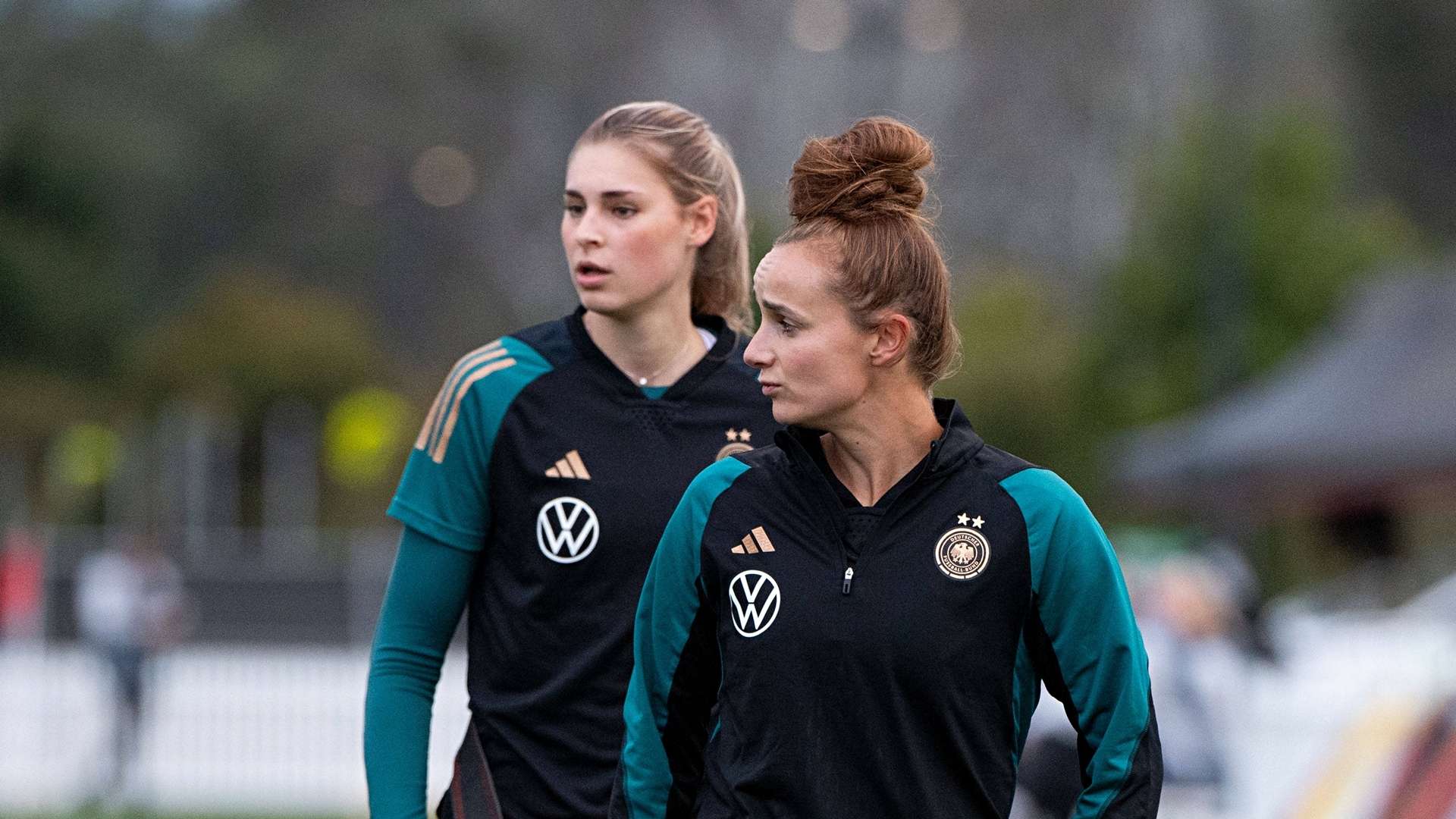 Jule Brand und Lina Magull beim DFB