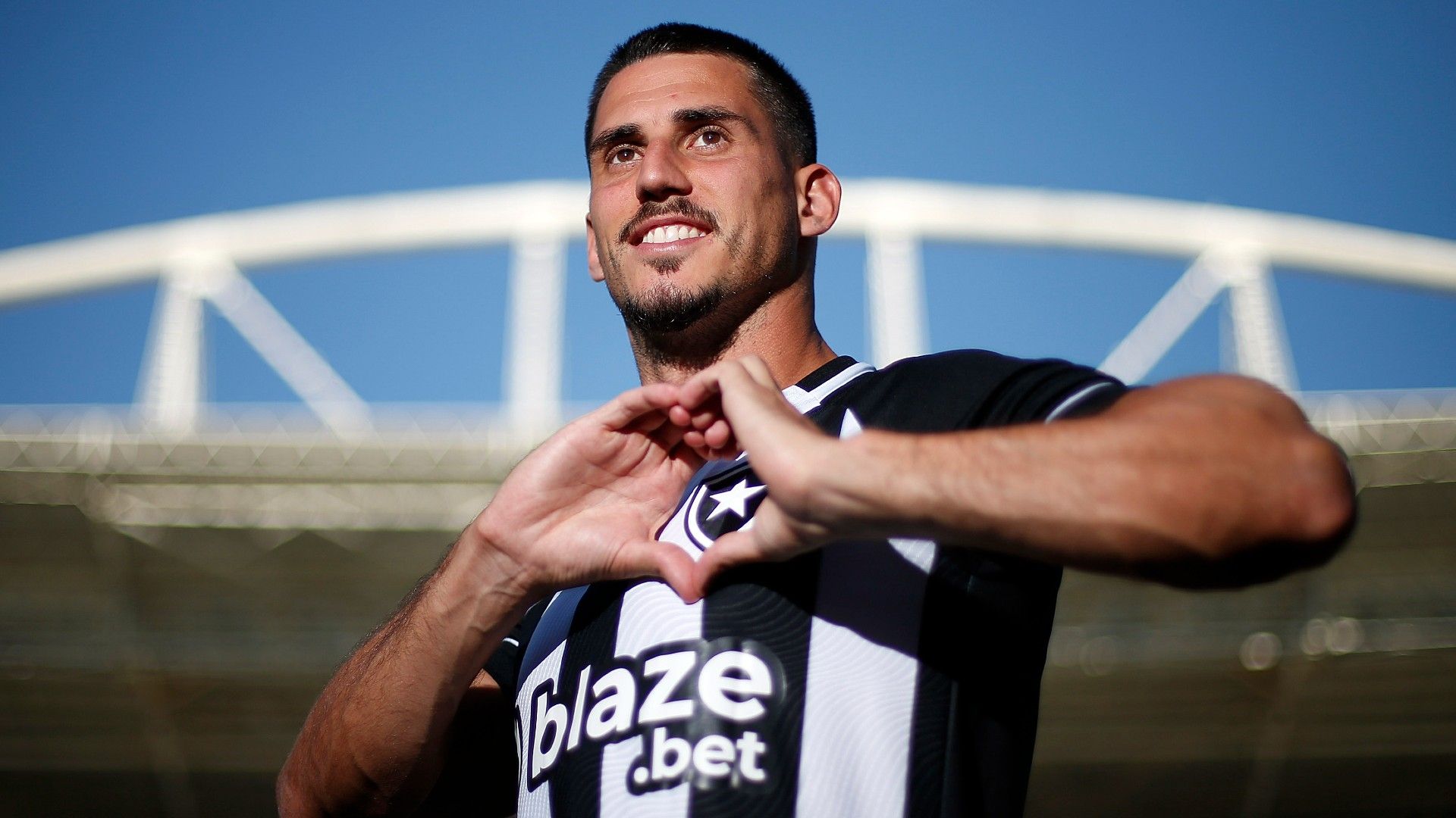 Gabriel Pires Botafogo apresentação 2022