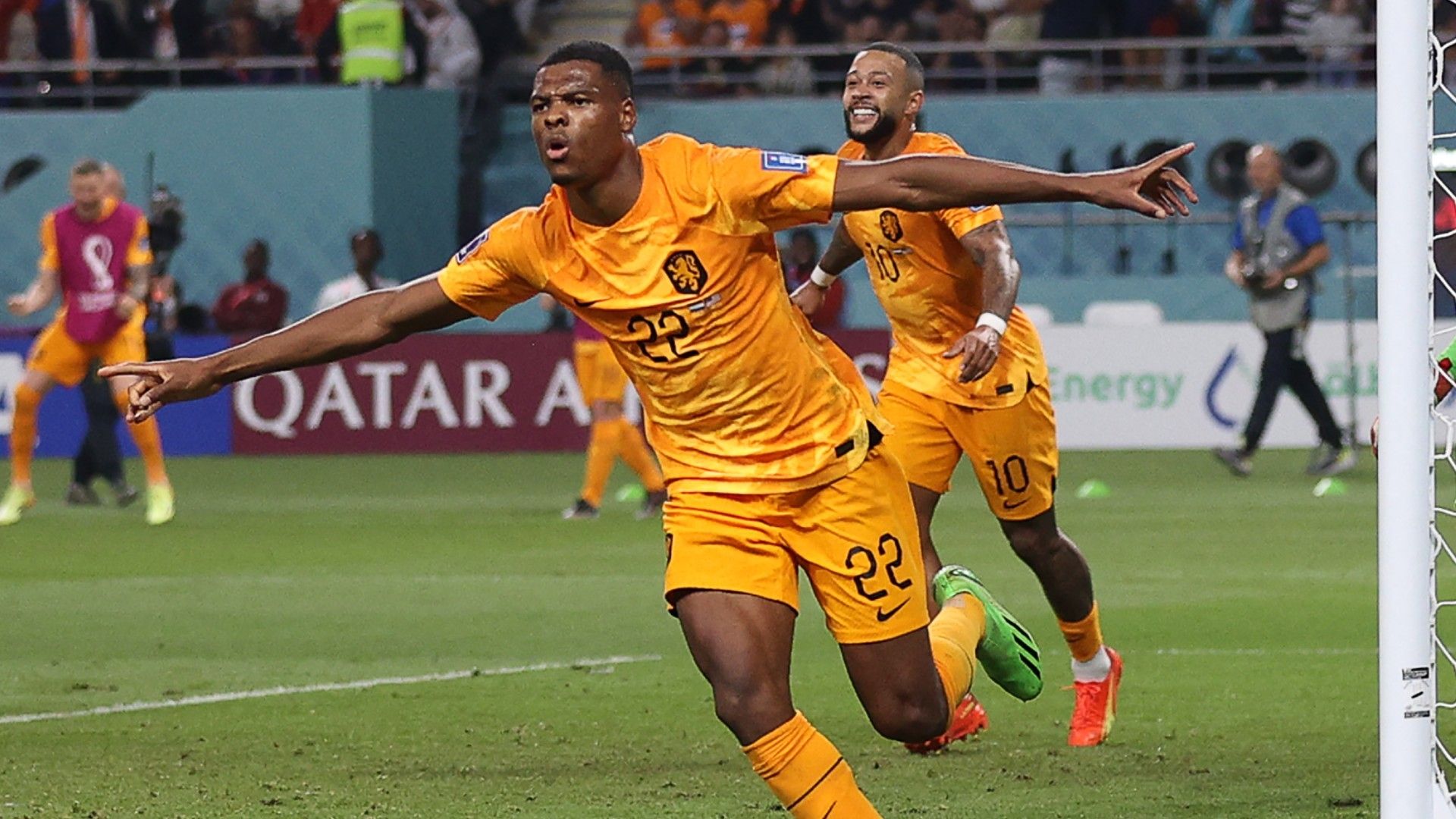 Denzel Dumfries Netherlands 2022