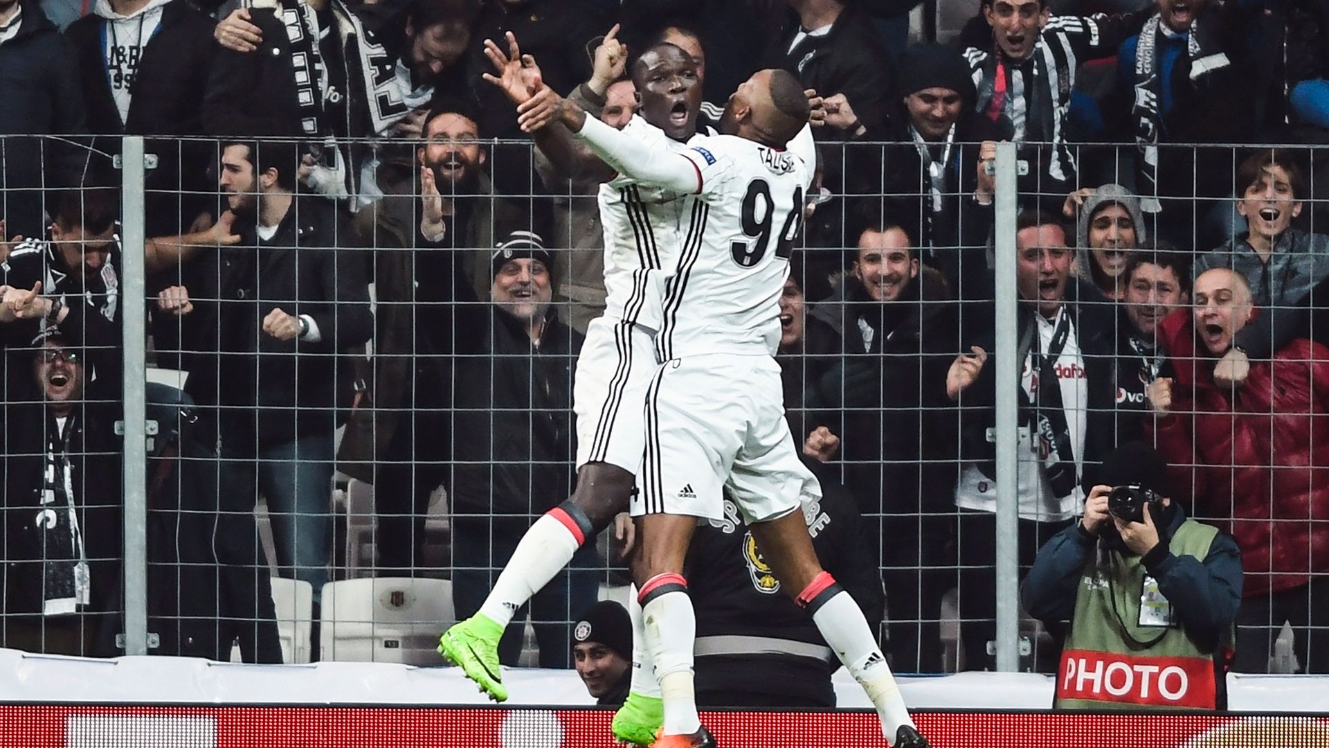 Talisca Aboubakar Besiktas 3162017 UEL