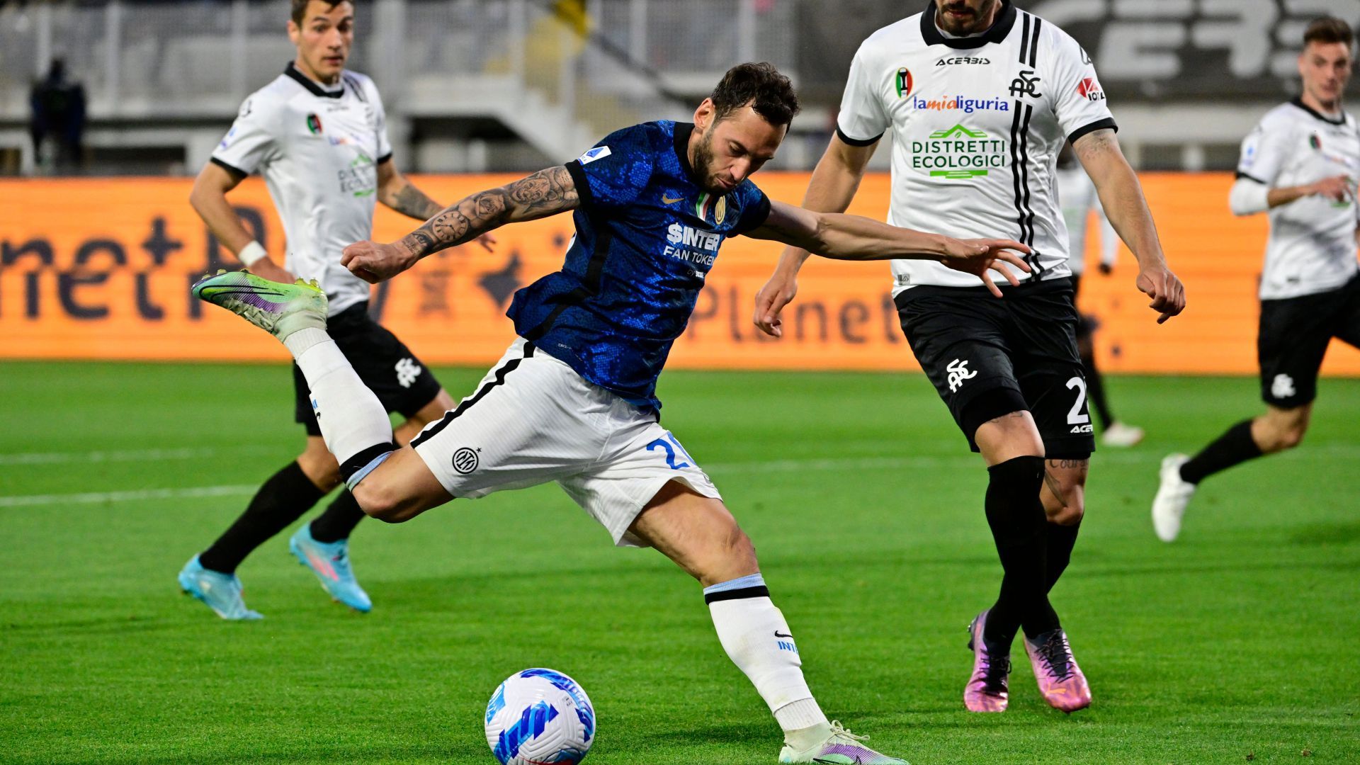 Hakan Calhanoglu Spezia Inter Serie A