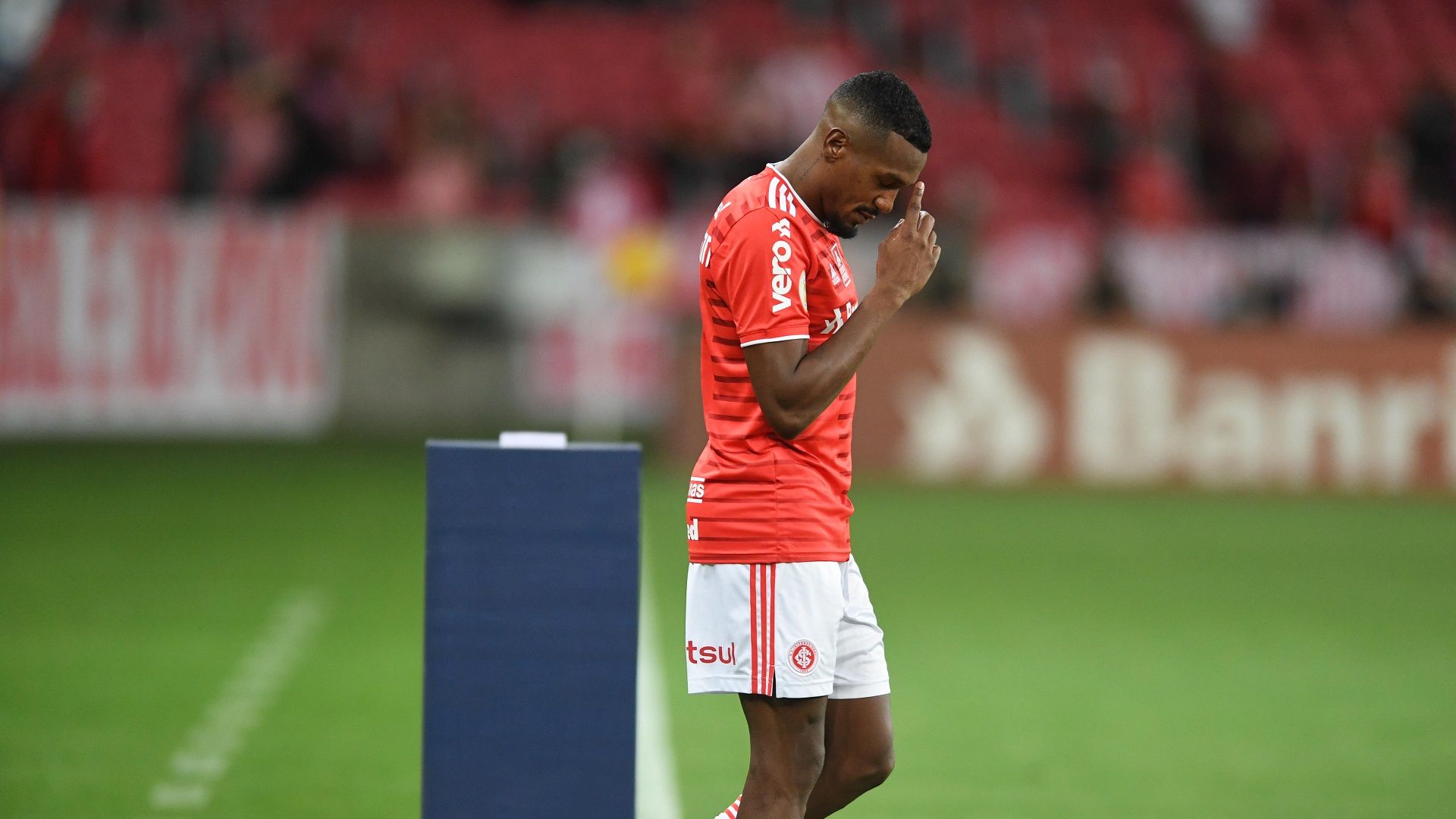 Edenílson Internacional 2021 Edenílson Inter rezando antes de jogo