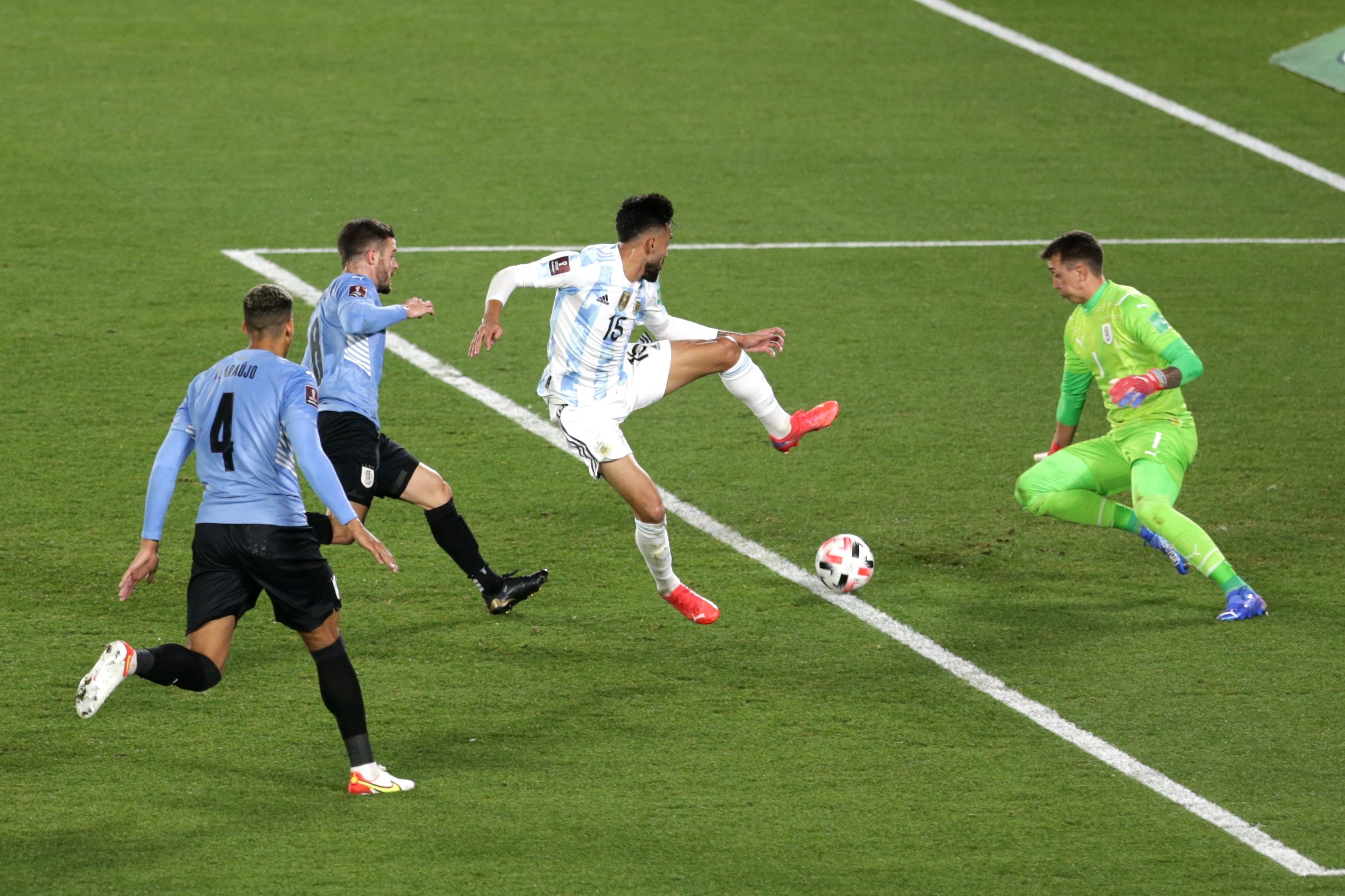 Nicolás González Argentina Uruguay Eliminatorias 10102021