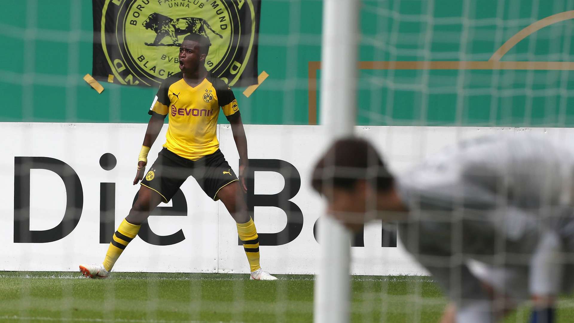 Youssoufa Moukoko Borussia Dortmund U17 2017-18