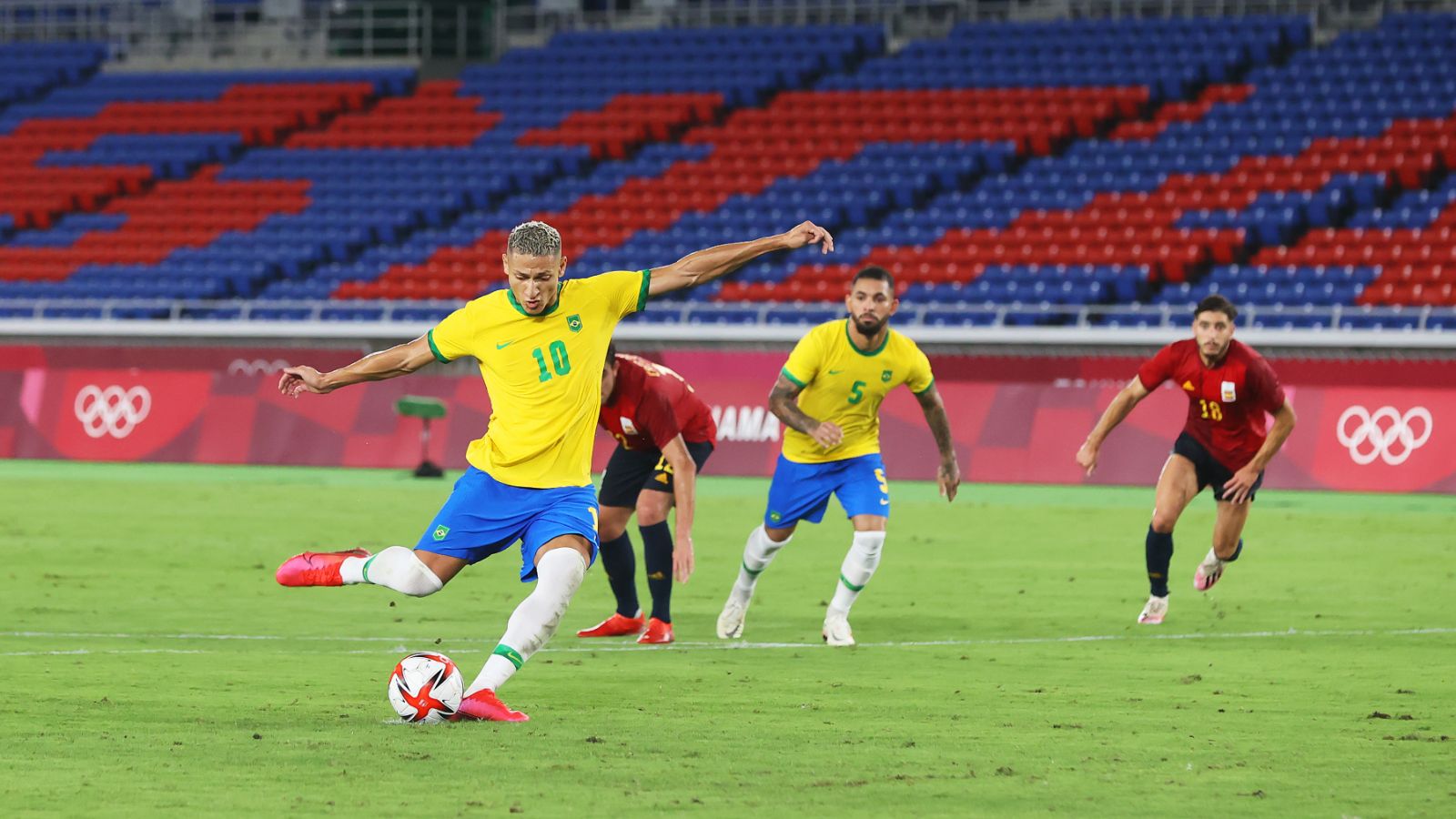 Richarlison falla penalti