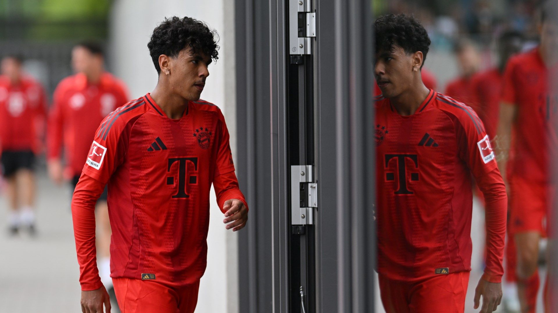 Adam Aznou Bayern 2024