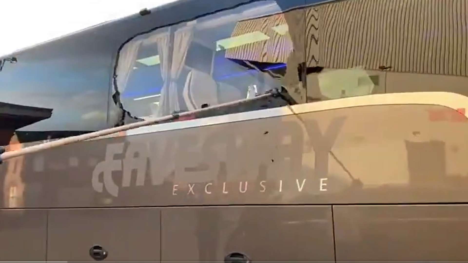 Autobús Real Madrid a su llegada a Anfield