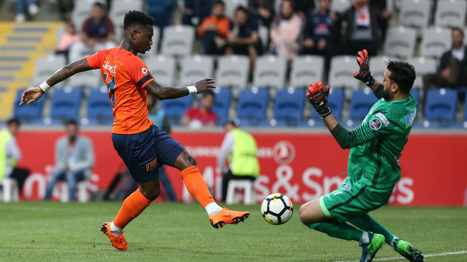 Eljero Elia Ramazan Kose Basaksehir Kasimpasa 05192018