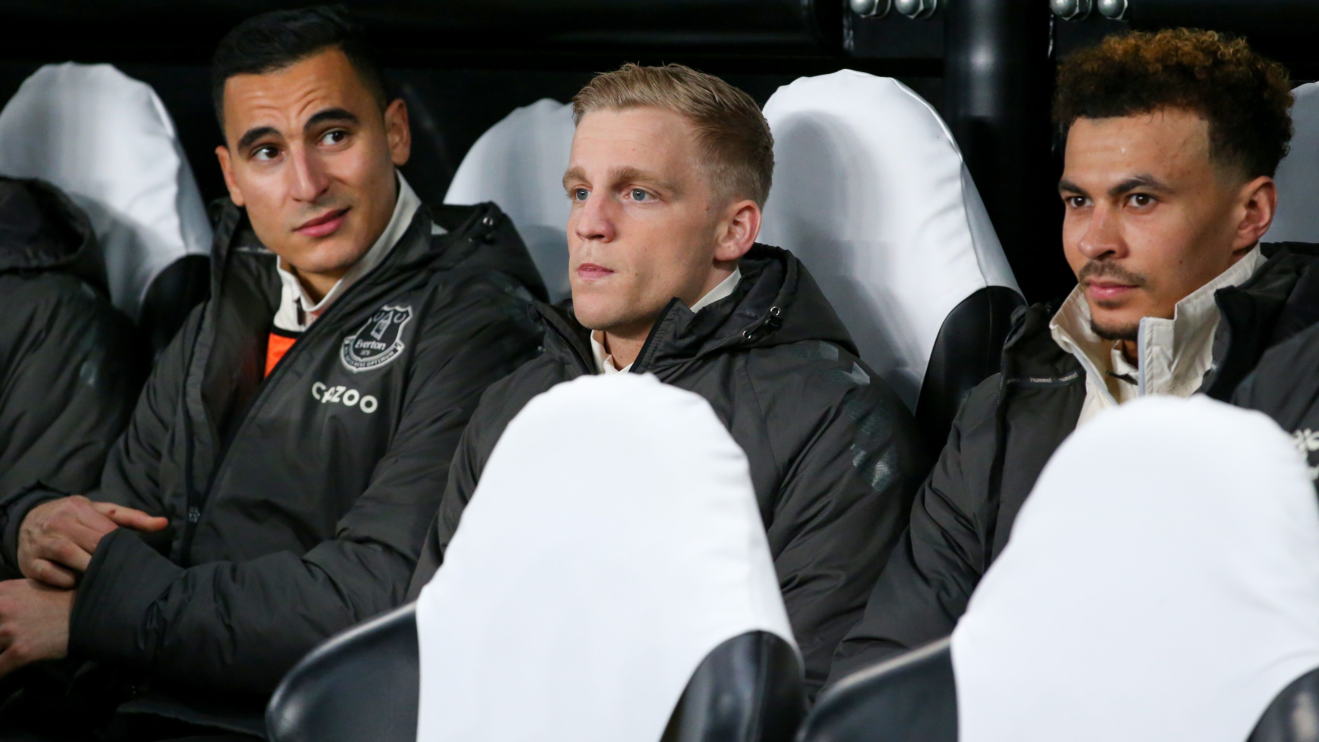 Van De Beek benched on his first game with Everton