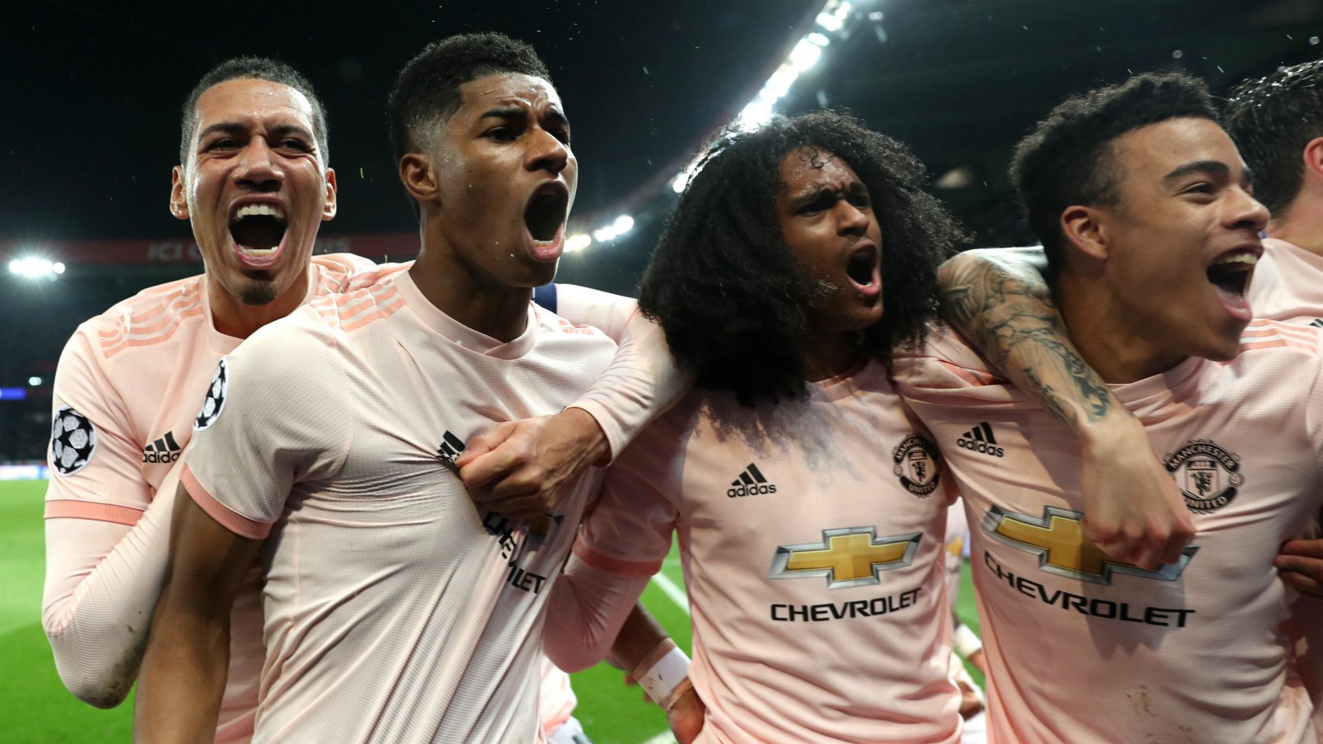 Manchester United celebrate 2018-19