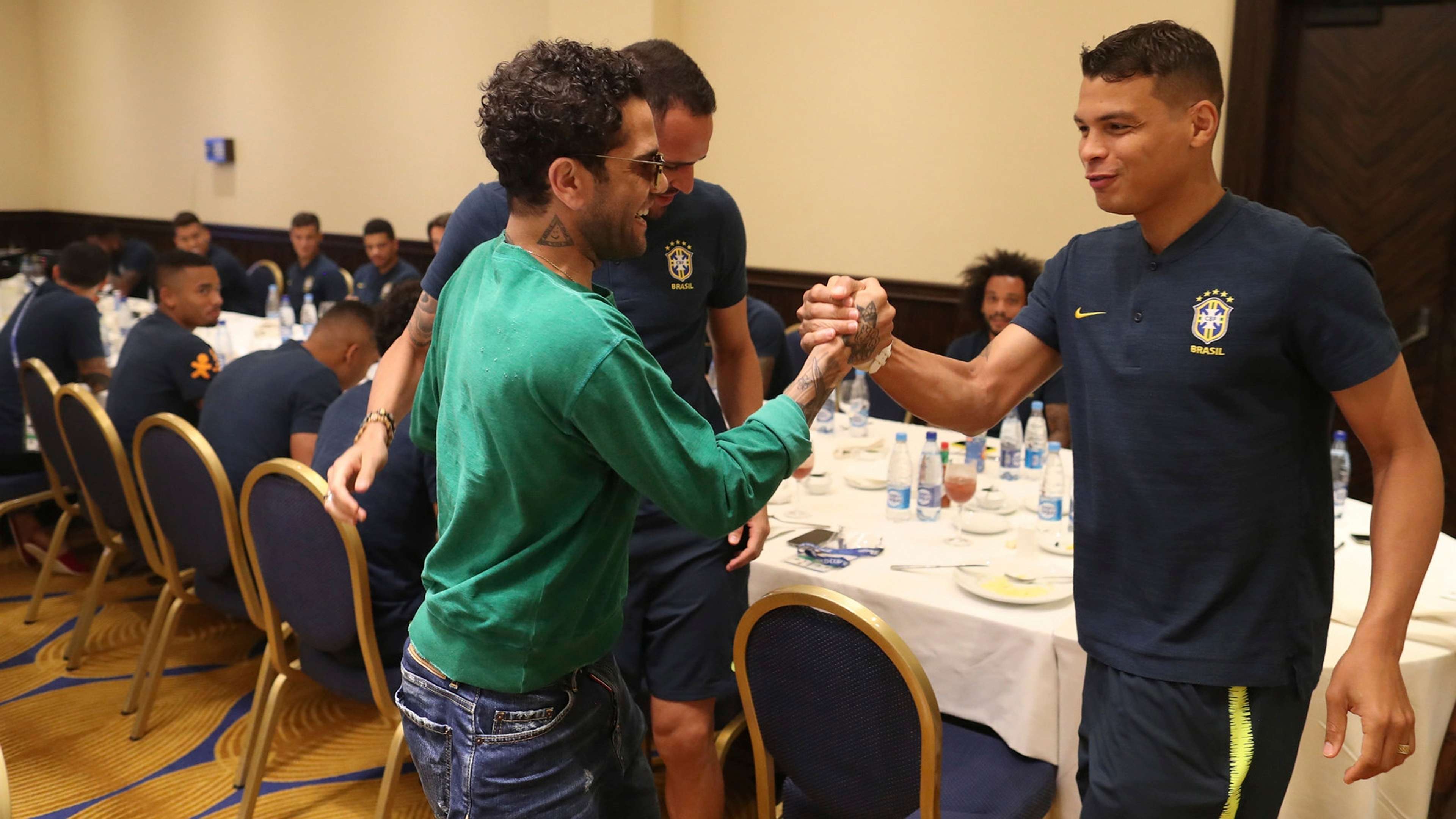 Thiago Silva Brasil Daniel Alves visita concentração Seleção Copa do Mundo 27 06 18