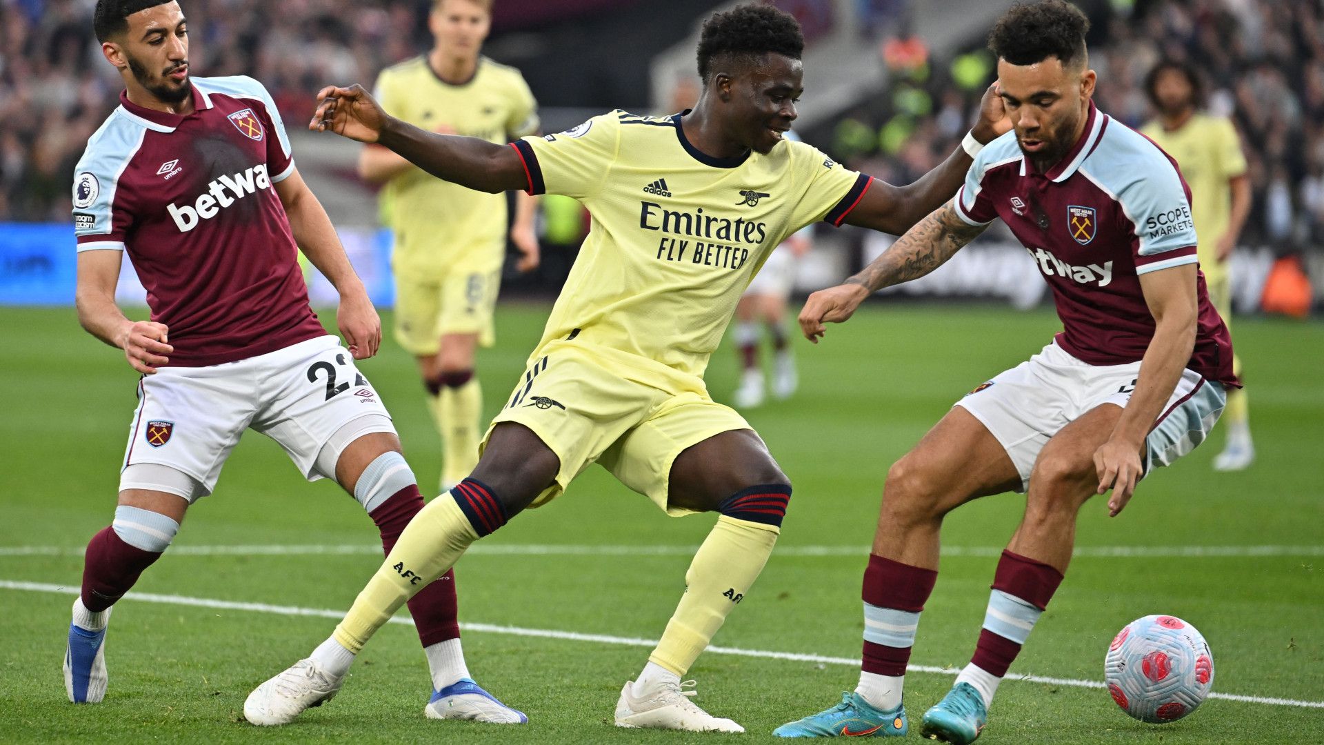 BUKAYO SAKA ARSENAL RYAN FREDERICKS WEST HAM PREMIER LEAGUE 01052022