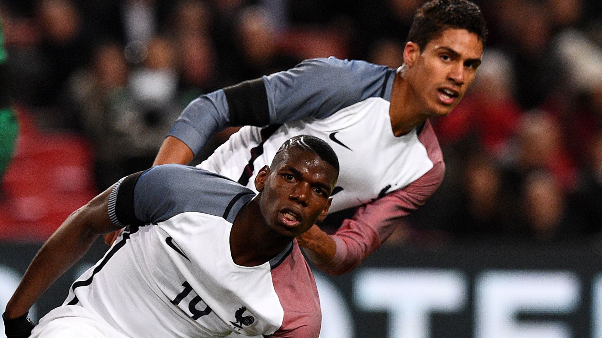 Paul Pogba Raphael Varane Frankreich 03252016