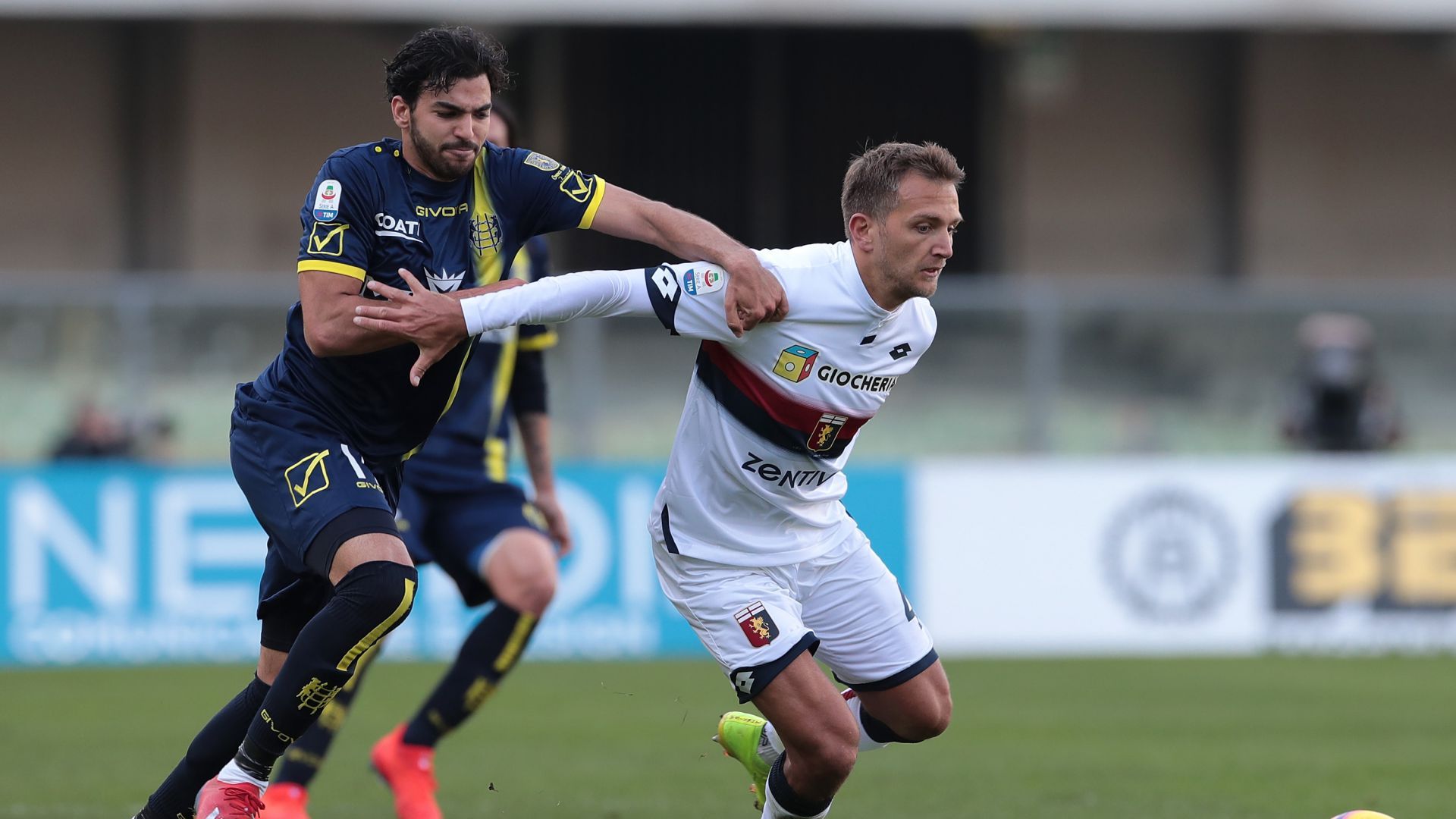 Domenico Criscito Mehdi Leris Chievo Genoa Serie A