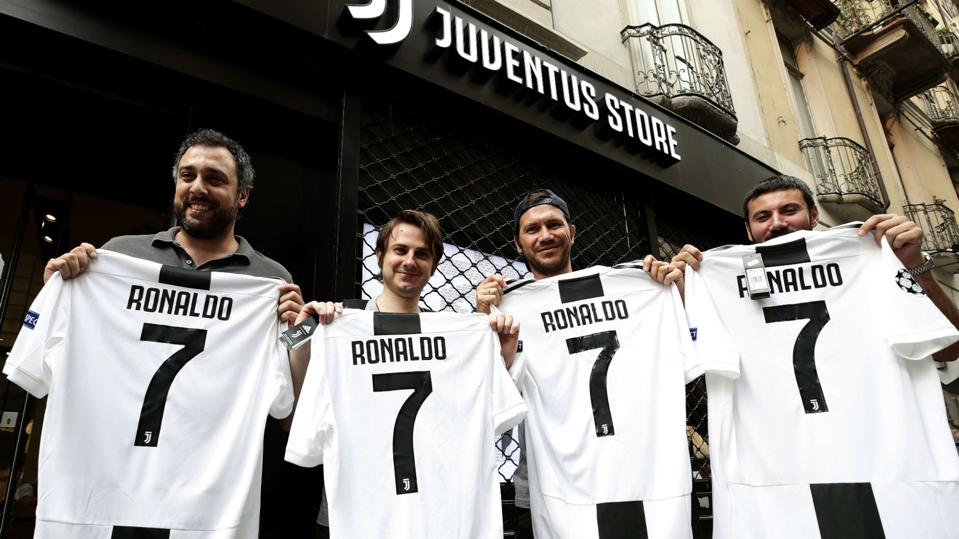 Cristiano Ronaldo Juventus shirt
